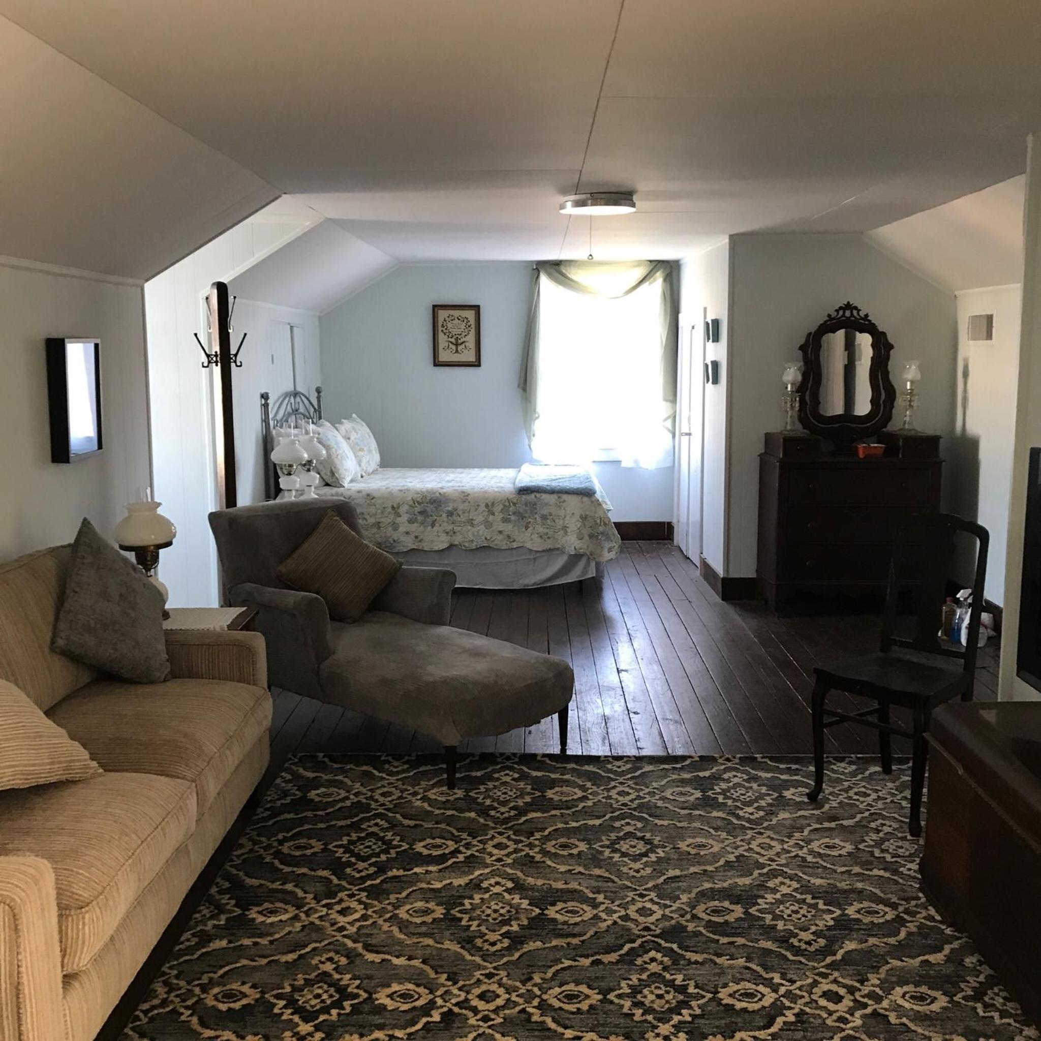 Riverboat Bed & Breakfast