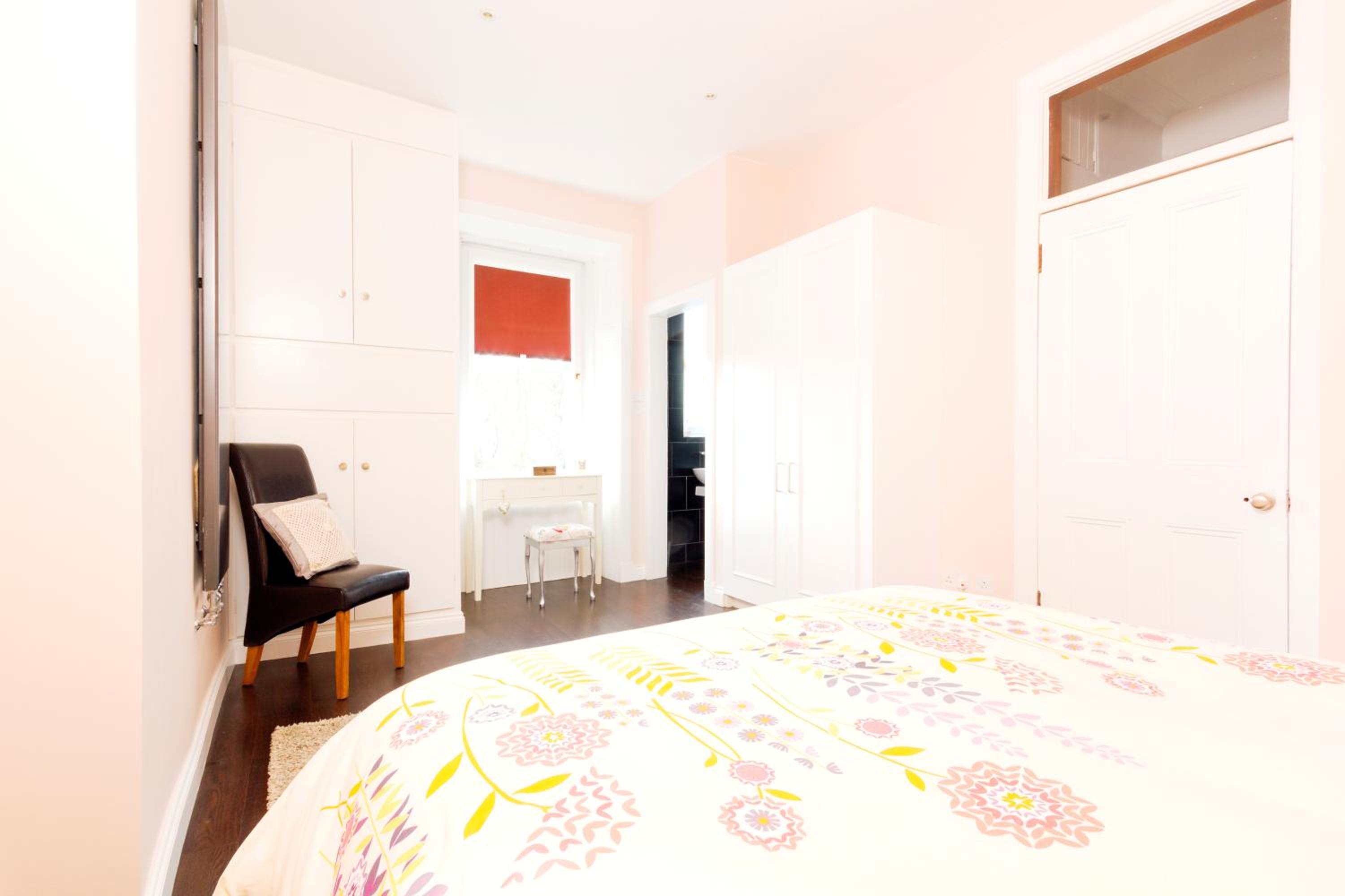 Edinburgh Near Centre Luxury Apartment view 2