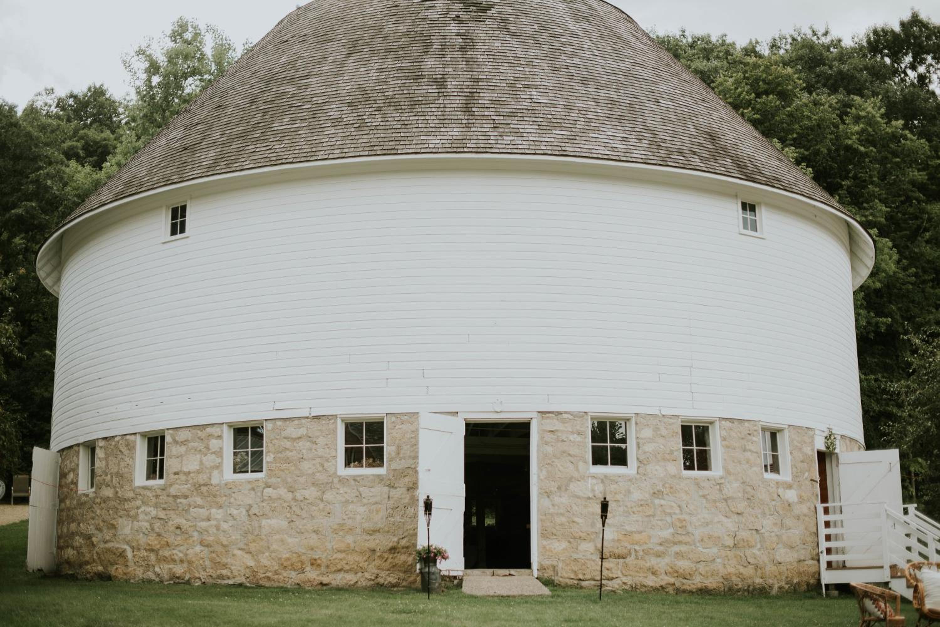 Hotel Round Barn Farm B & B Event Center