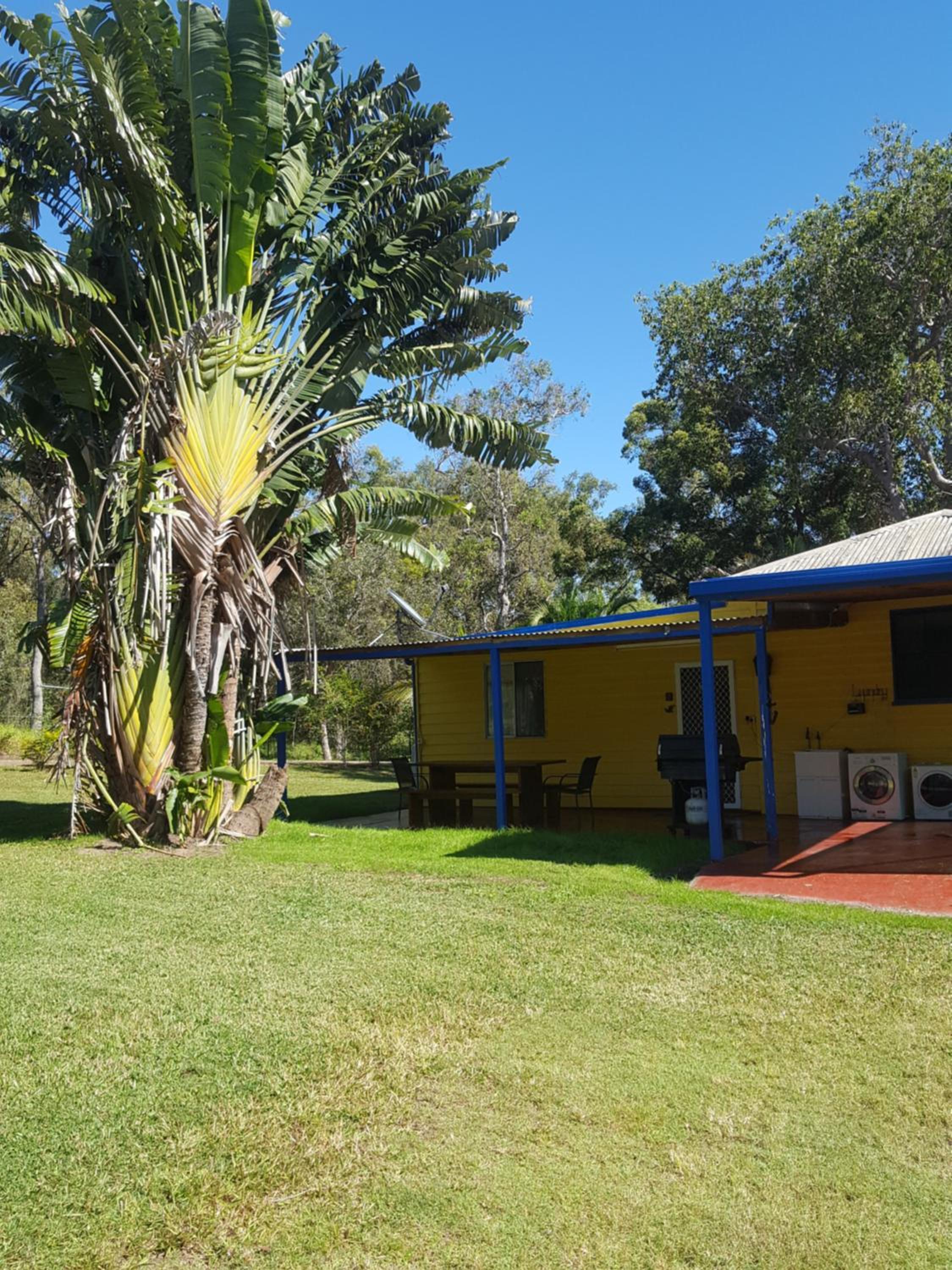 Yellow Cottage - bush and beach