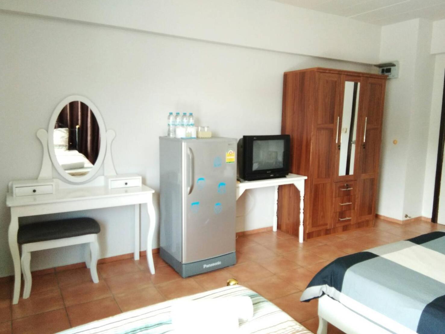 Lomsabai Apartments