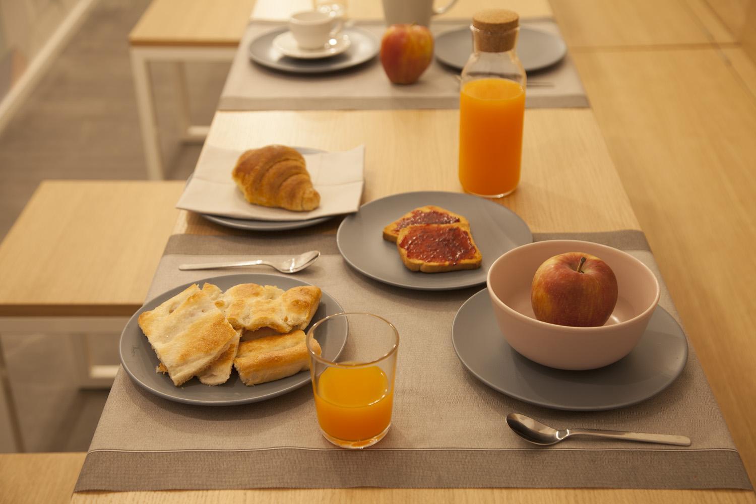 Hotel Genova Suite Art - Image 1