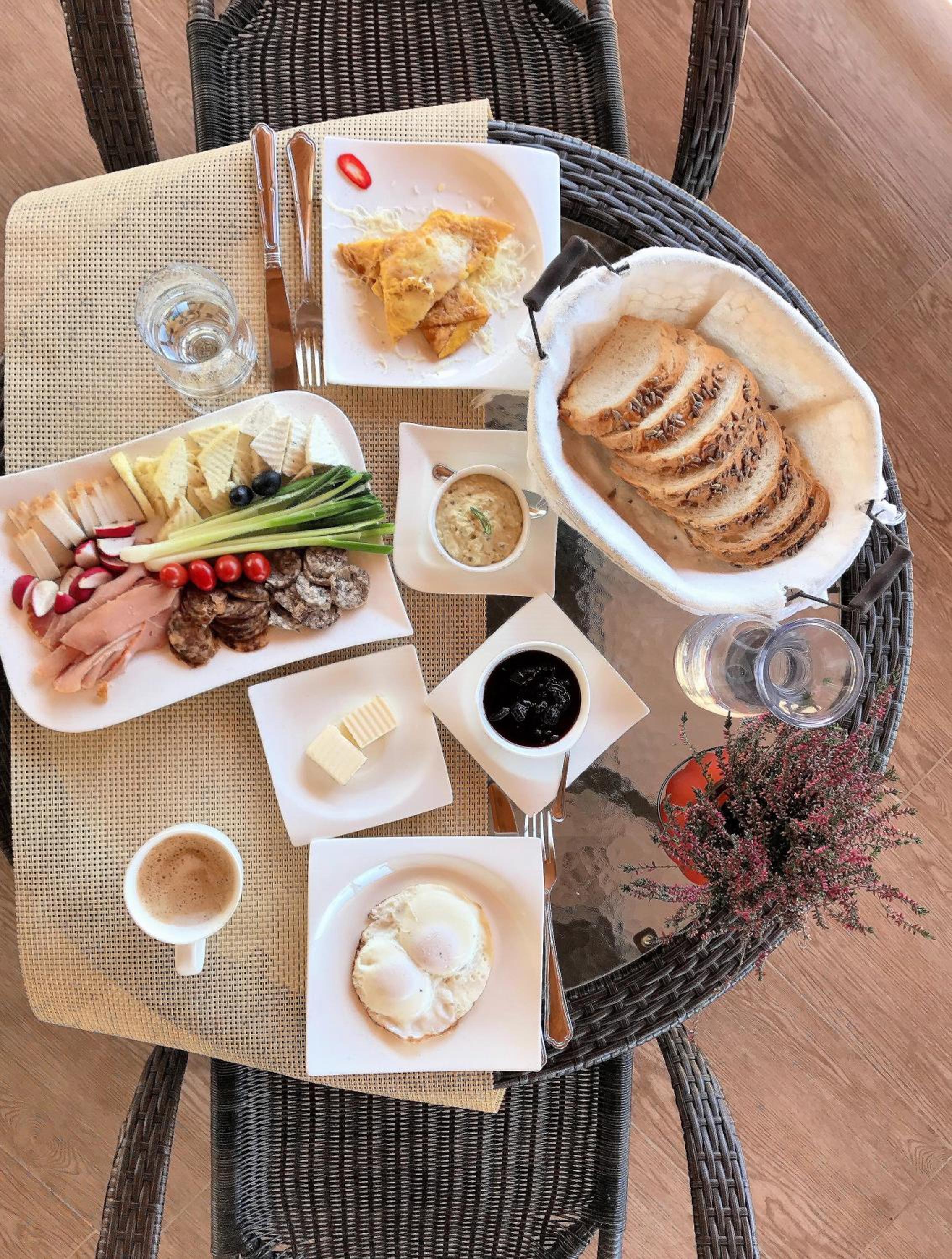 breakfast buffet