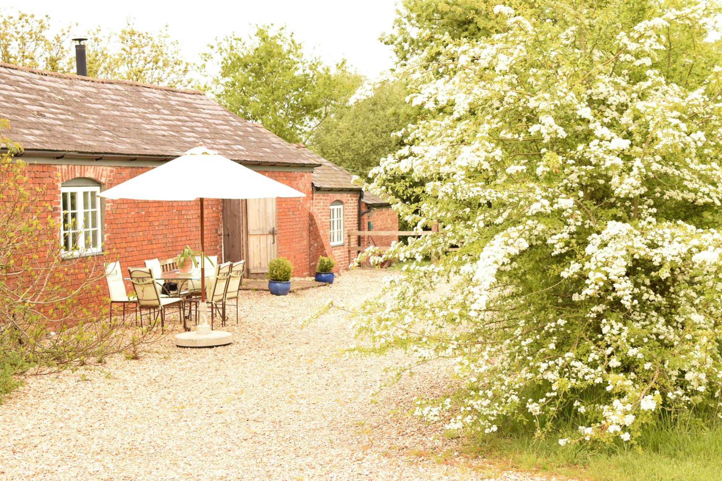 The Barn, Ridouts Farm view 2