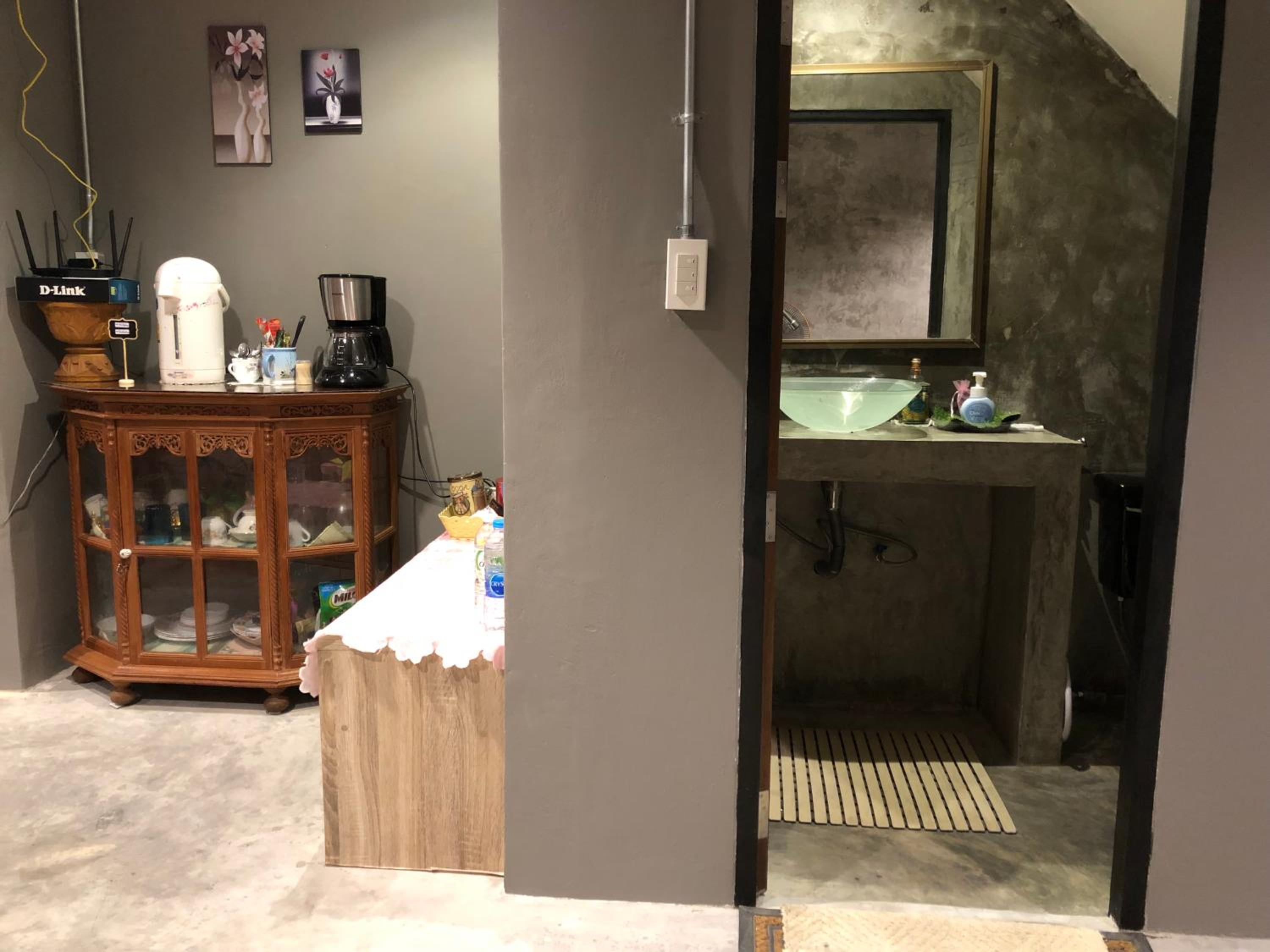 Alley living rama8