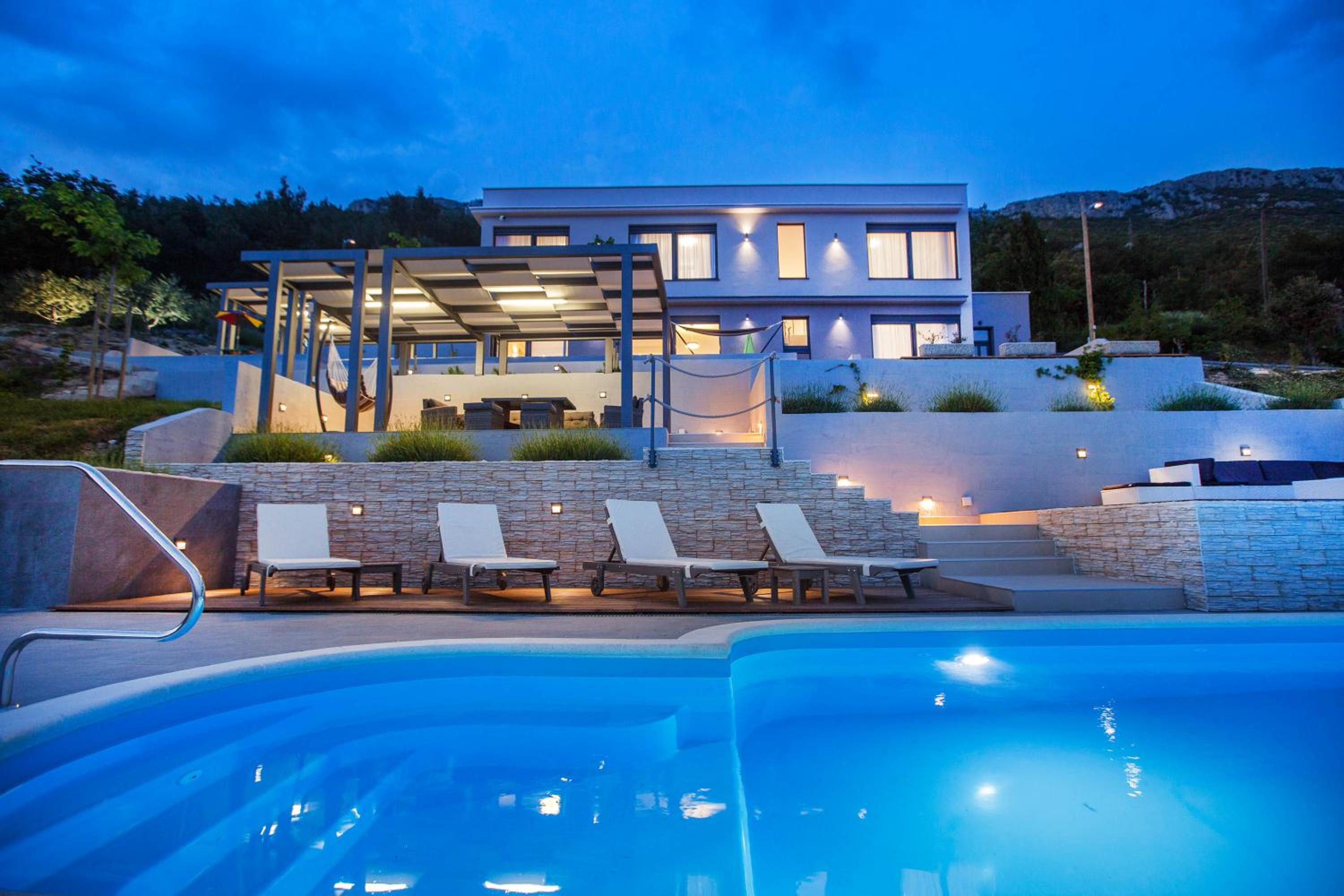 Villa Blue Hill view 3