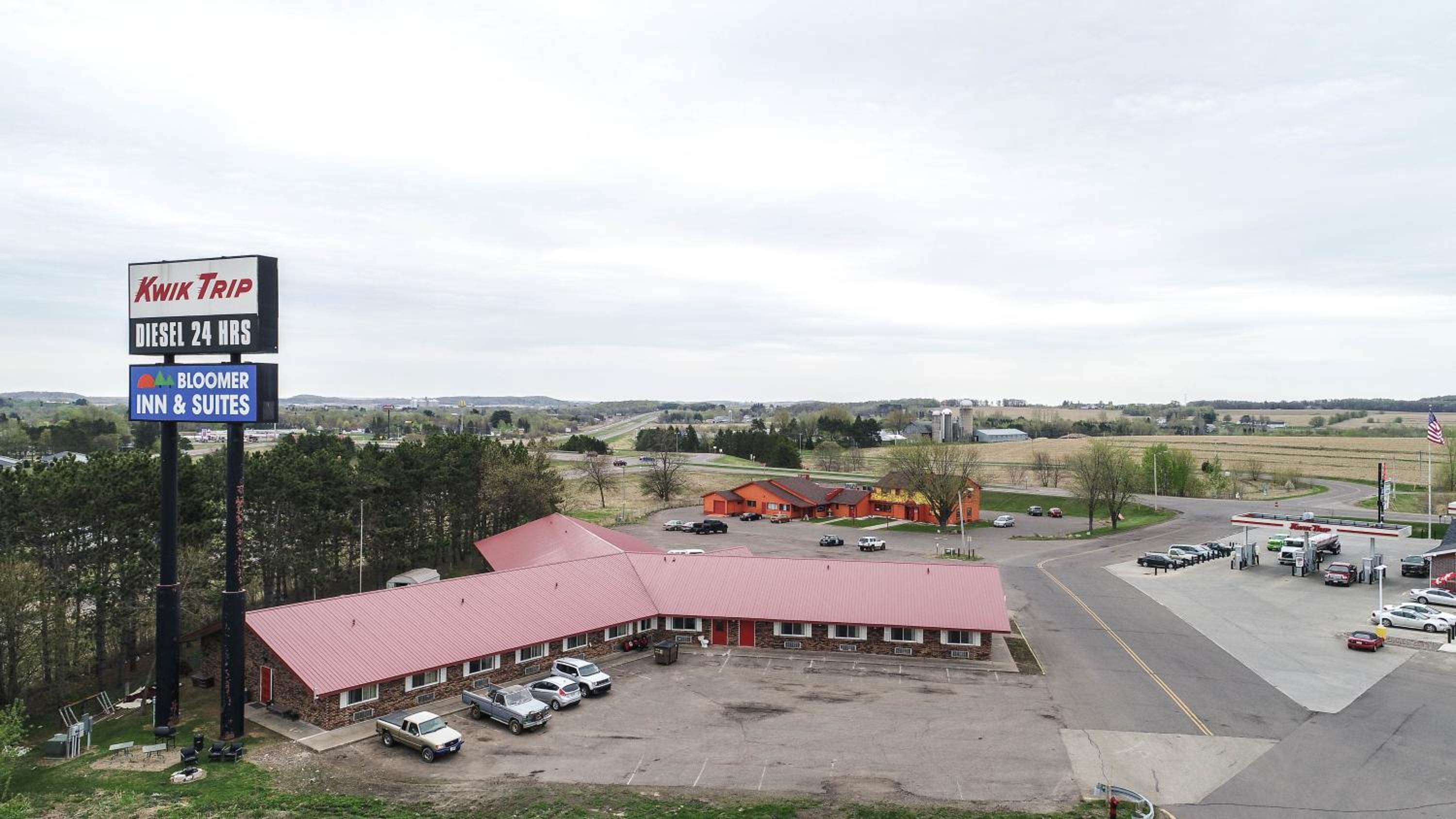 Bloomer Inn & Suites