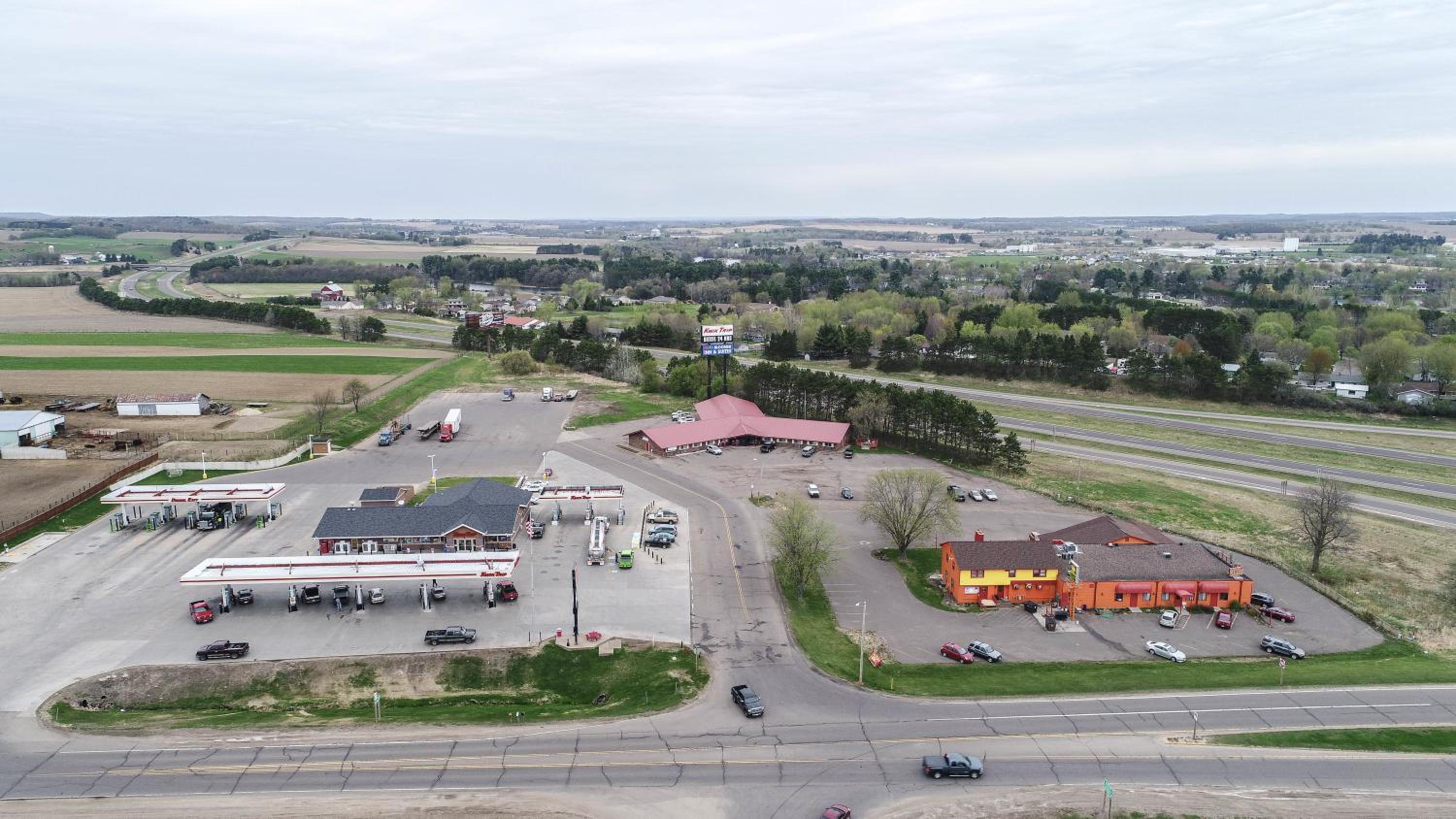 Bloomer Inn & Suites