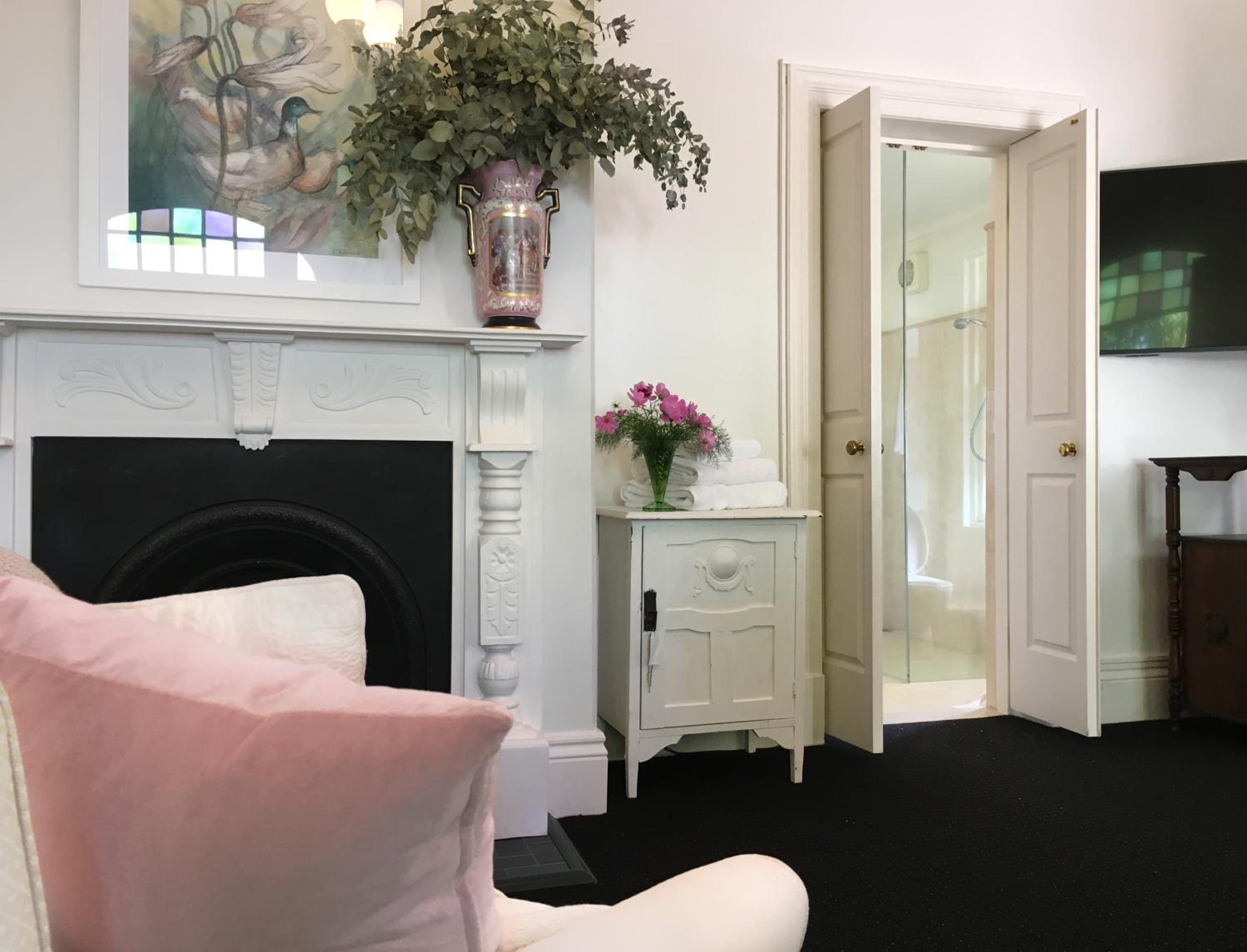 Howlong Old Post Office Luxury Suite