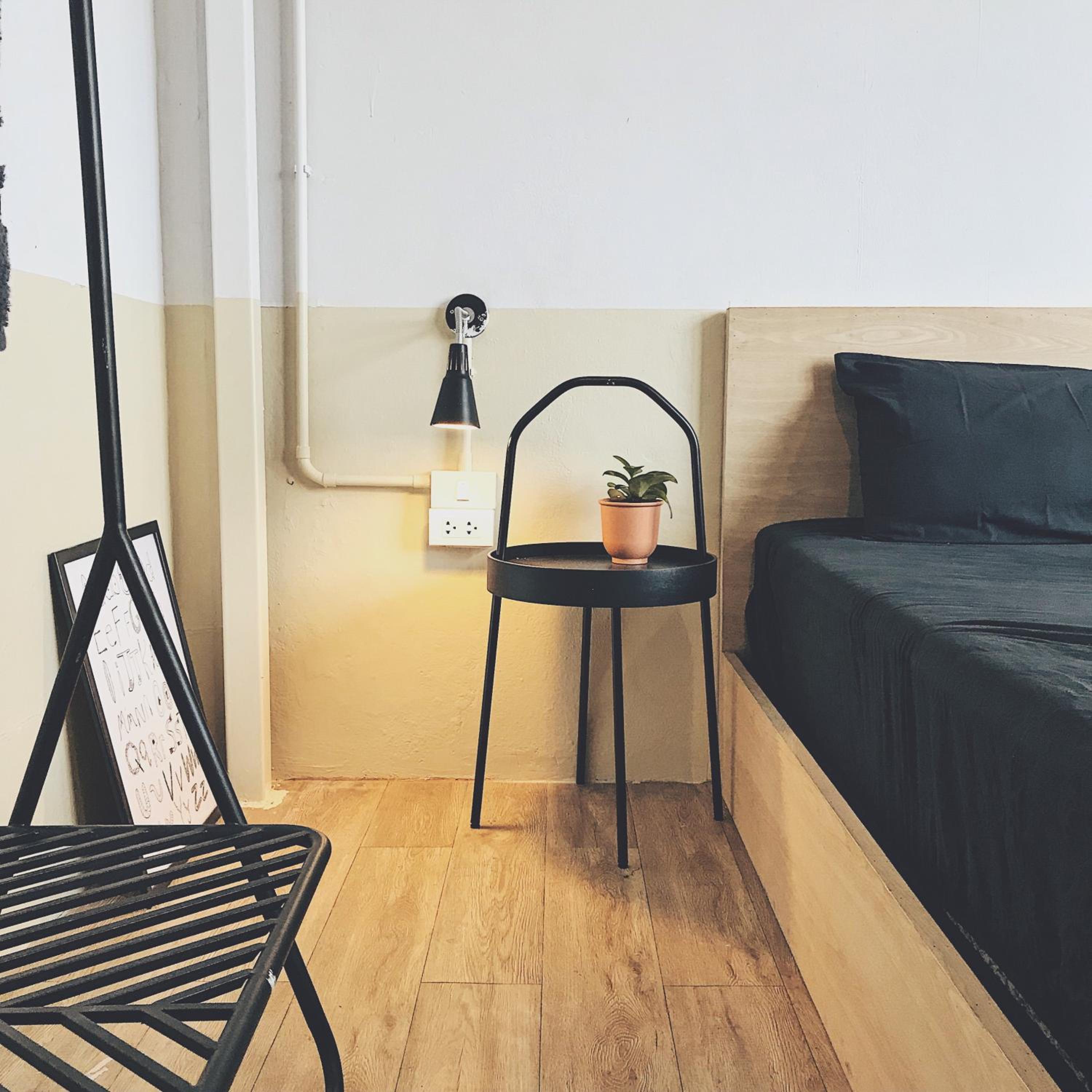 Beige Poshtels + Netflix