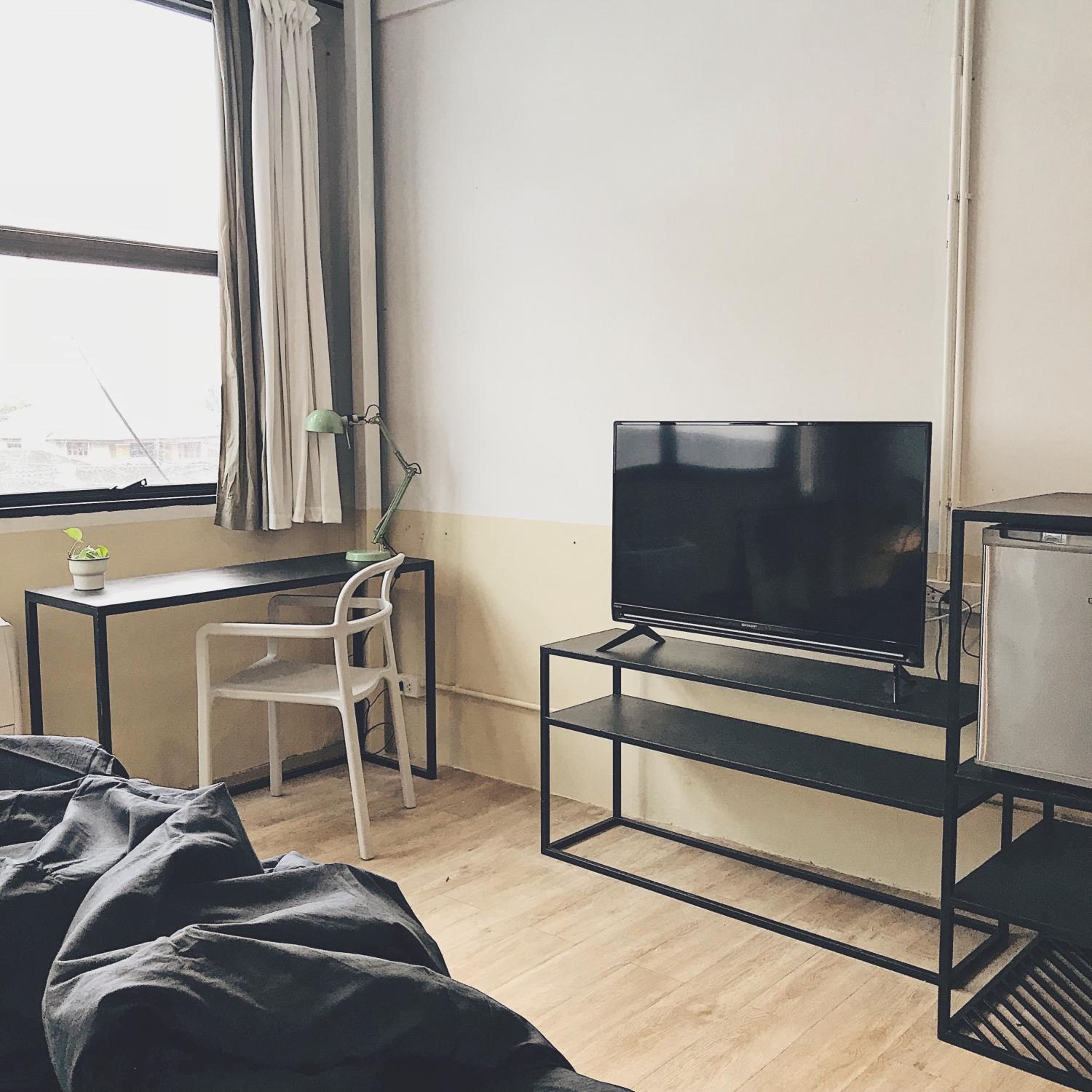 Beige Poshtels + Netflix