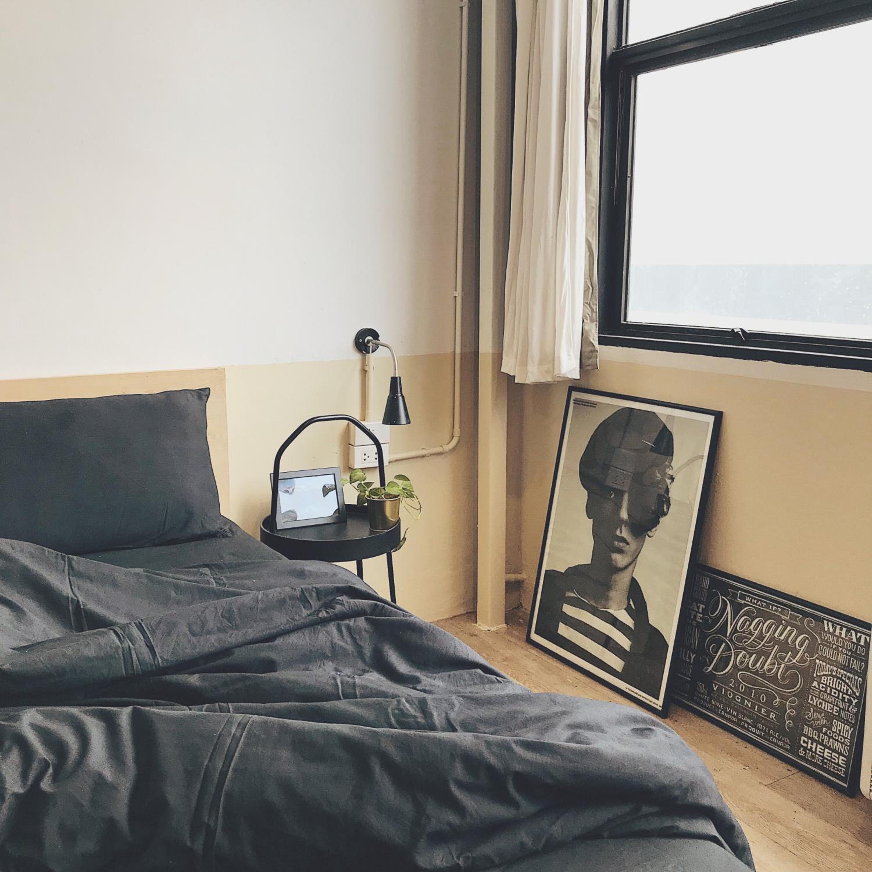 Beige Poshtels + Netflix