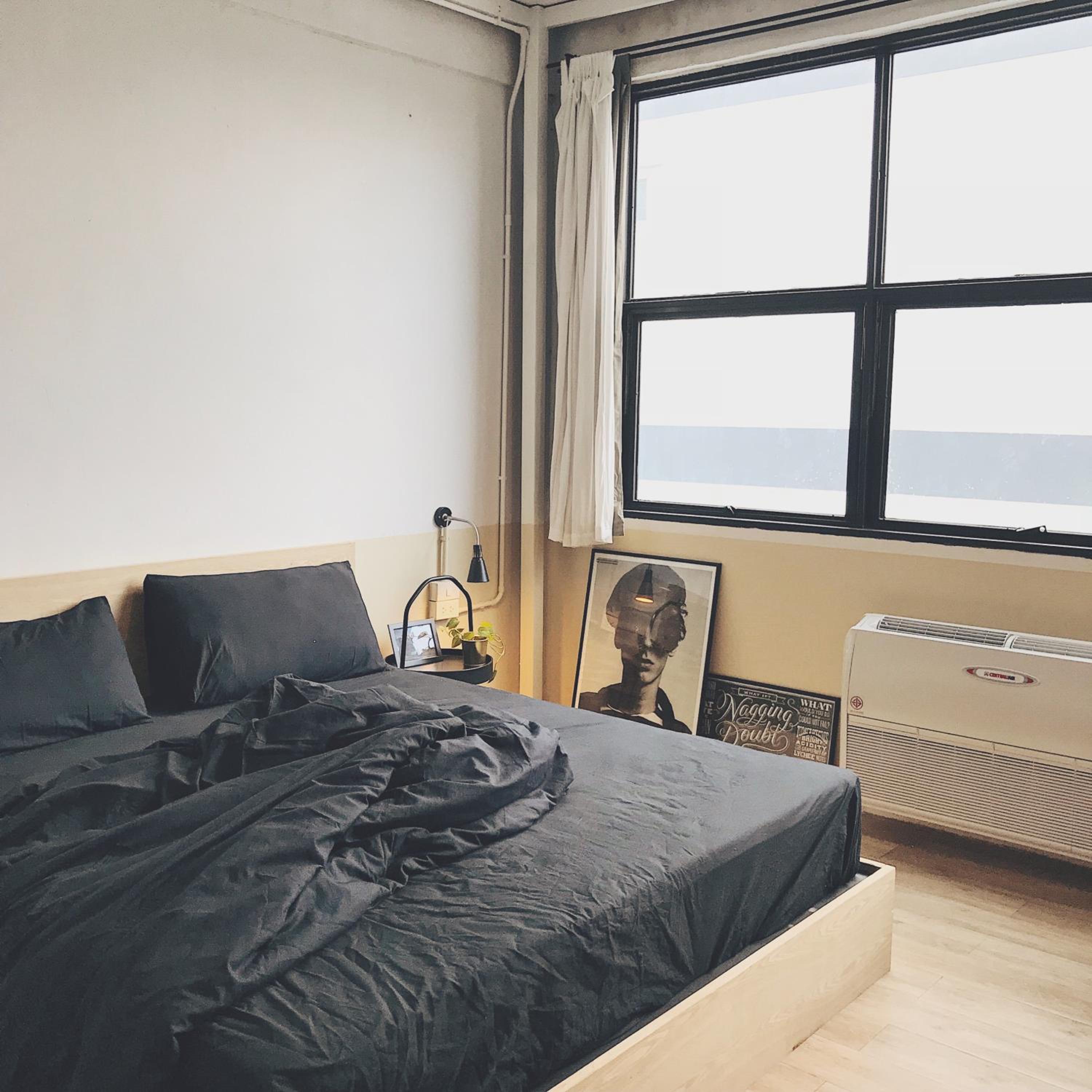Beige Poshtels + Netflix