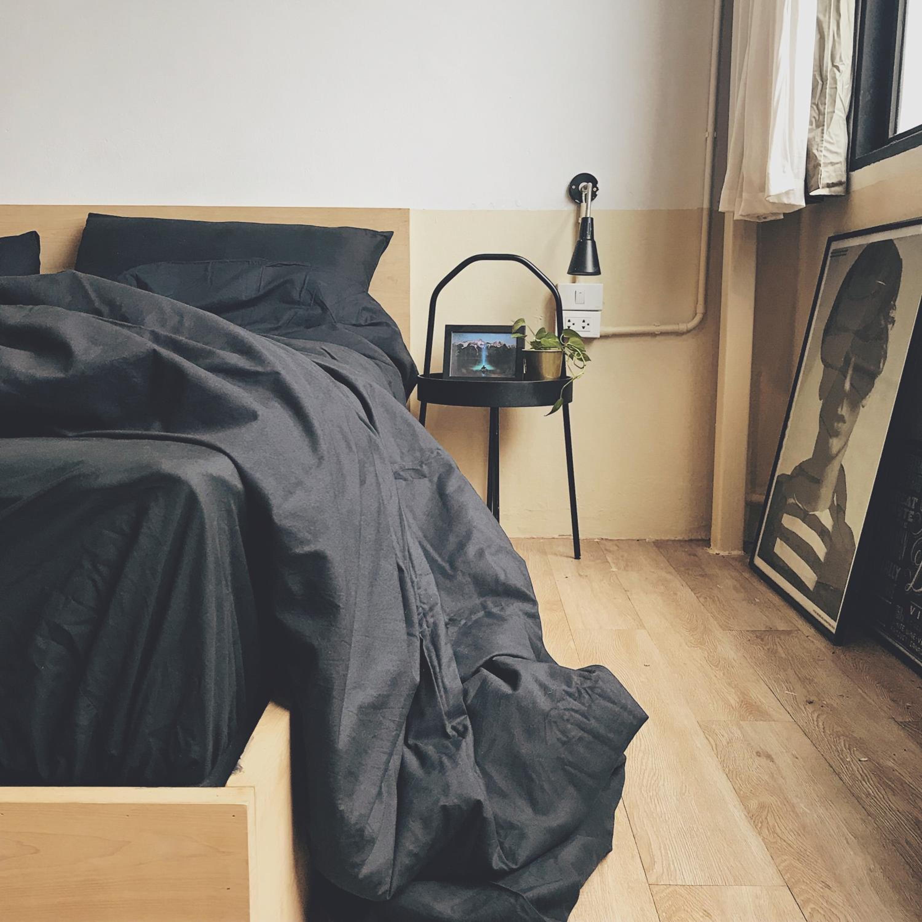 Beige Poshtels + Netflix