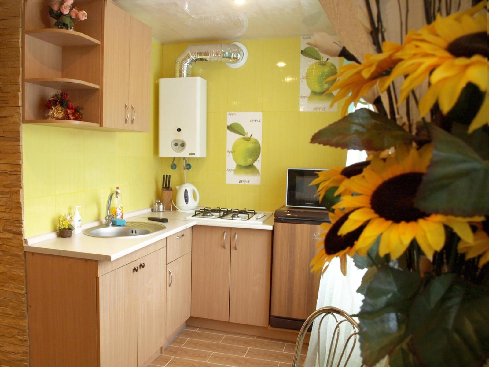Квартира на проспекте Александра Поля с ромашками (Apartment on the Oleksandra Polia avenue with chamomiles) view 2