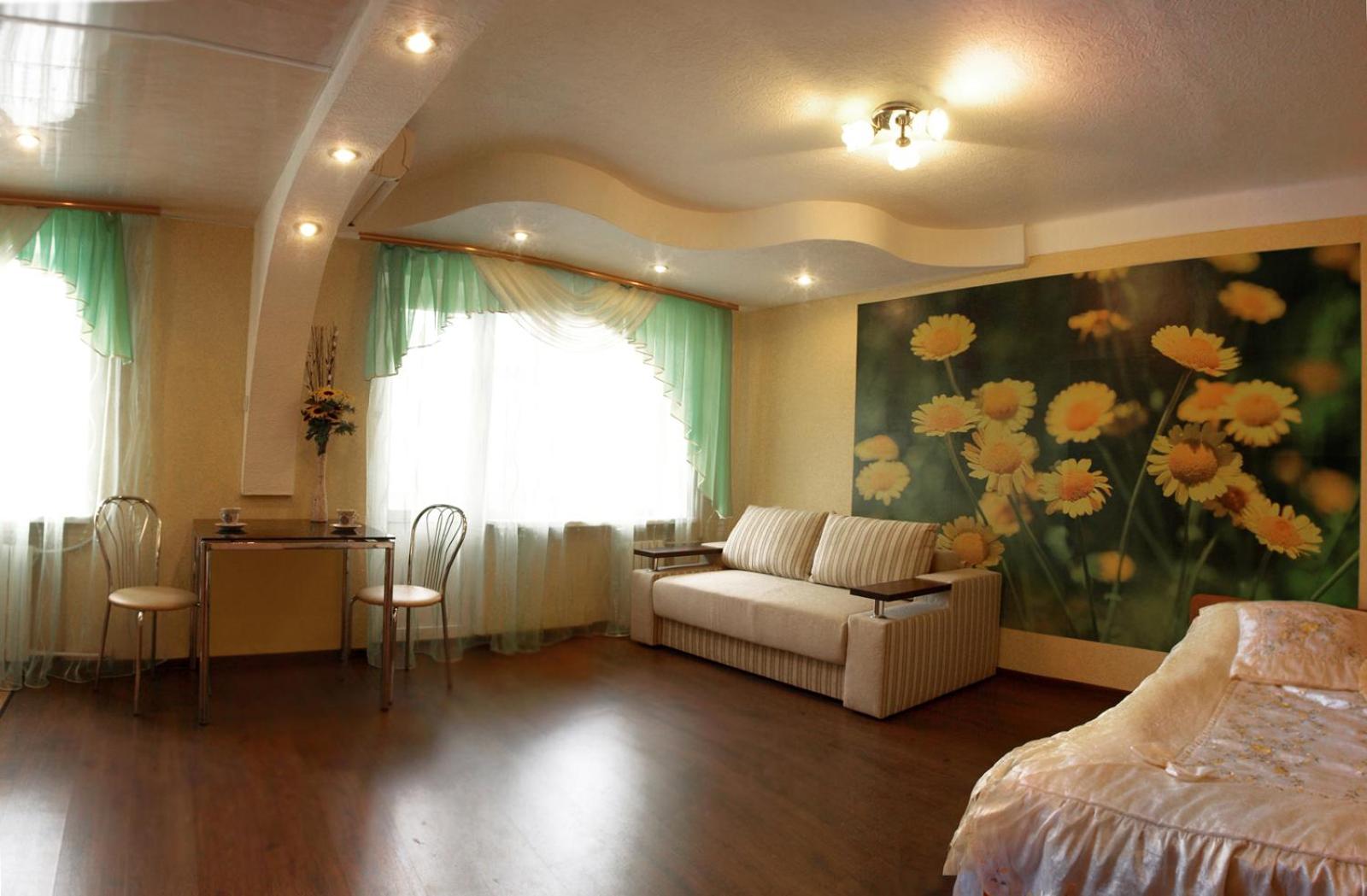 Квартира на проспекте Александра Поля с ромашками (Apartment on the Oleksandra Polia avenue with chamomiles) view 3