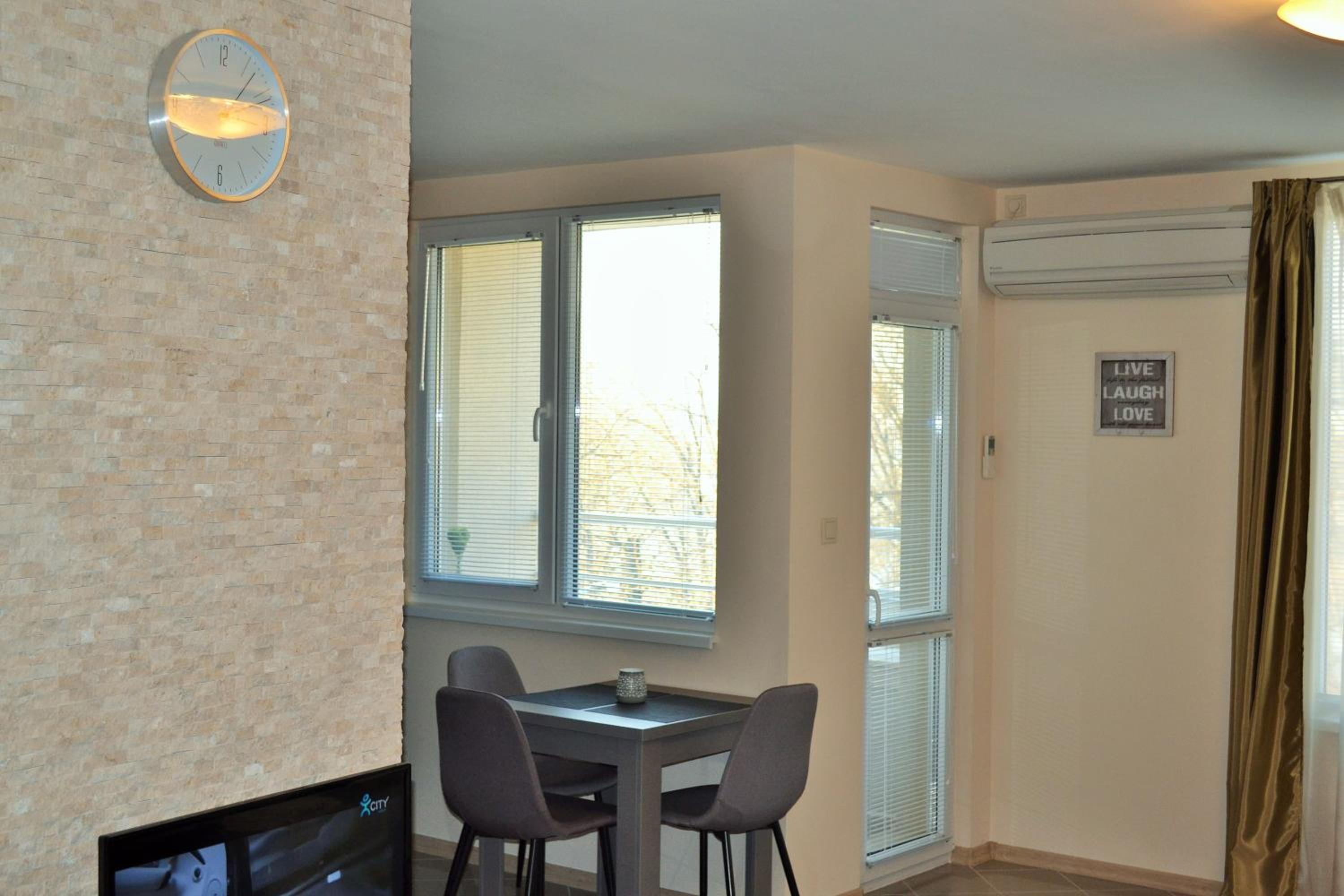 City Center Studio - River View