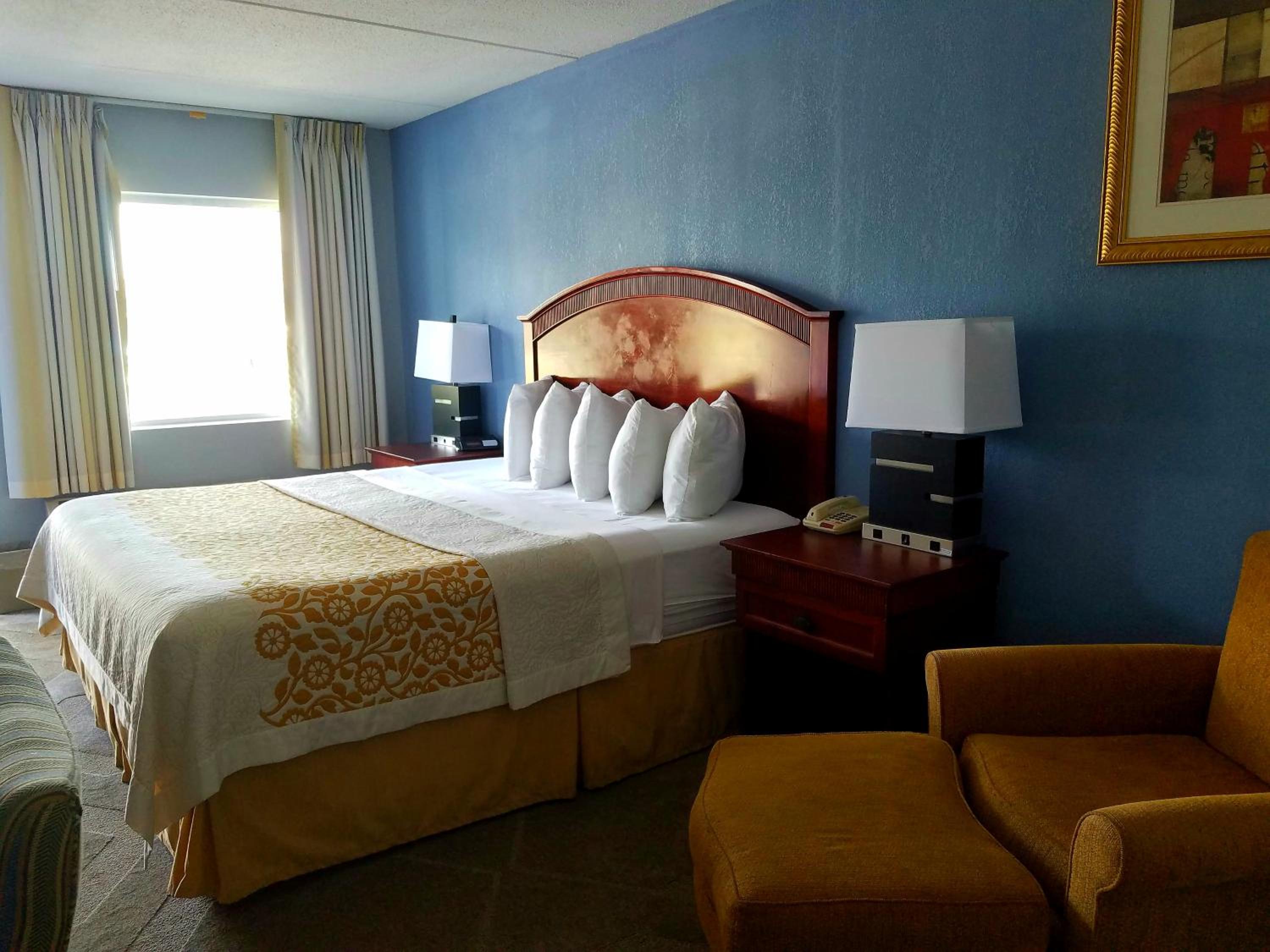 Richmond Vacations - Days Inn by Wyndham Richmond - Property Image 41