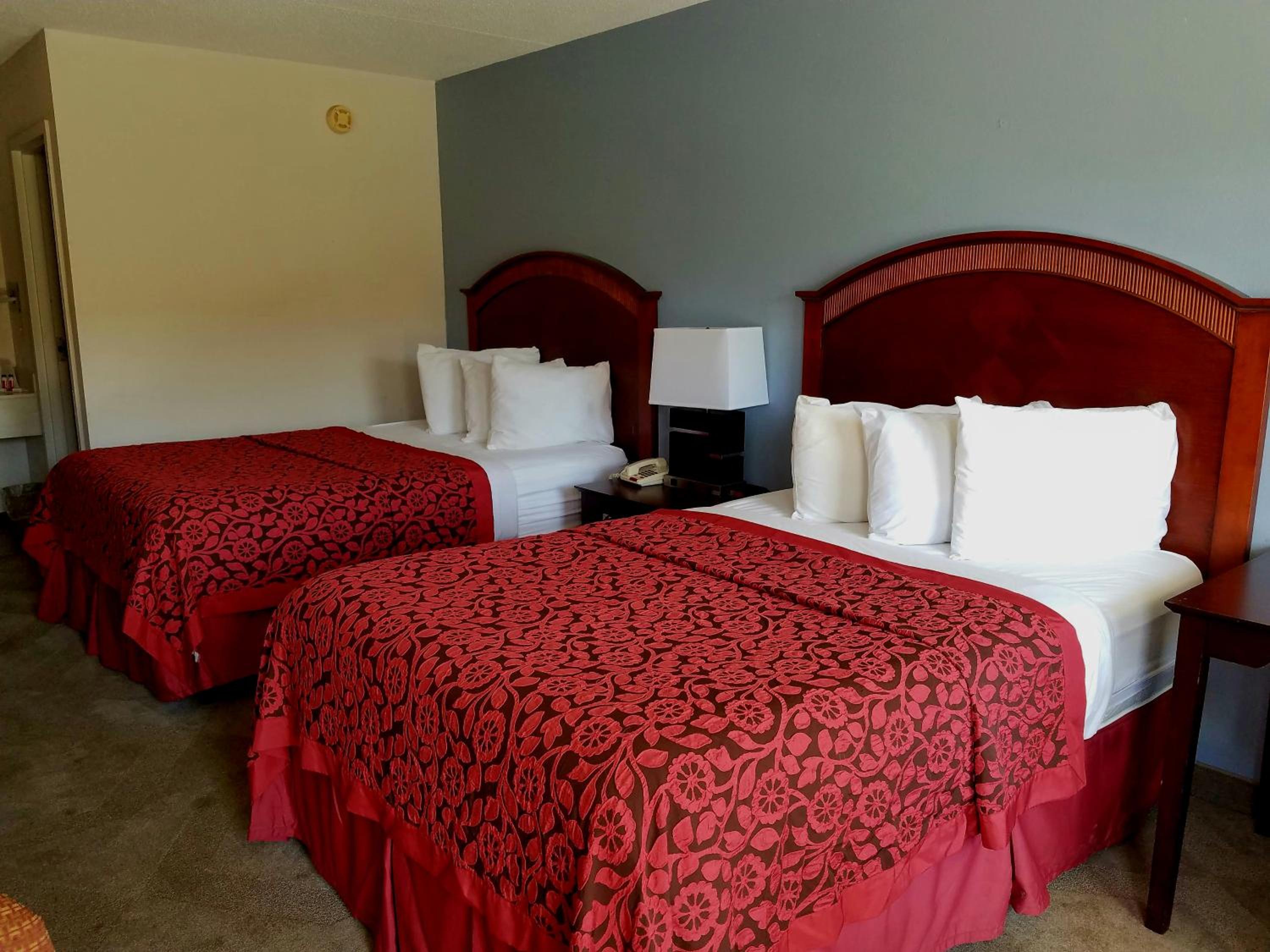 Richmond Vacations - Days Inn by Wyndham Richmond - Property Image 3