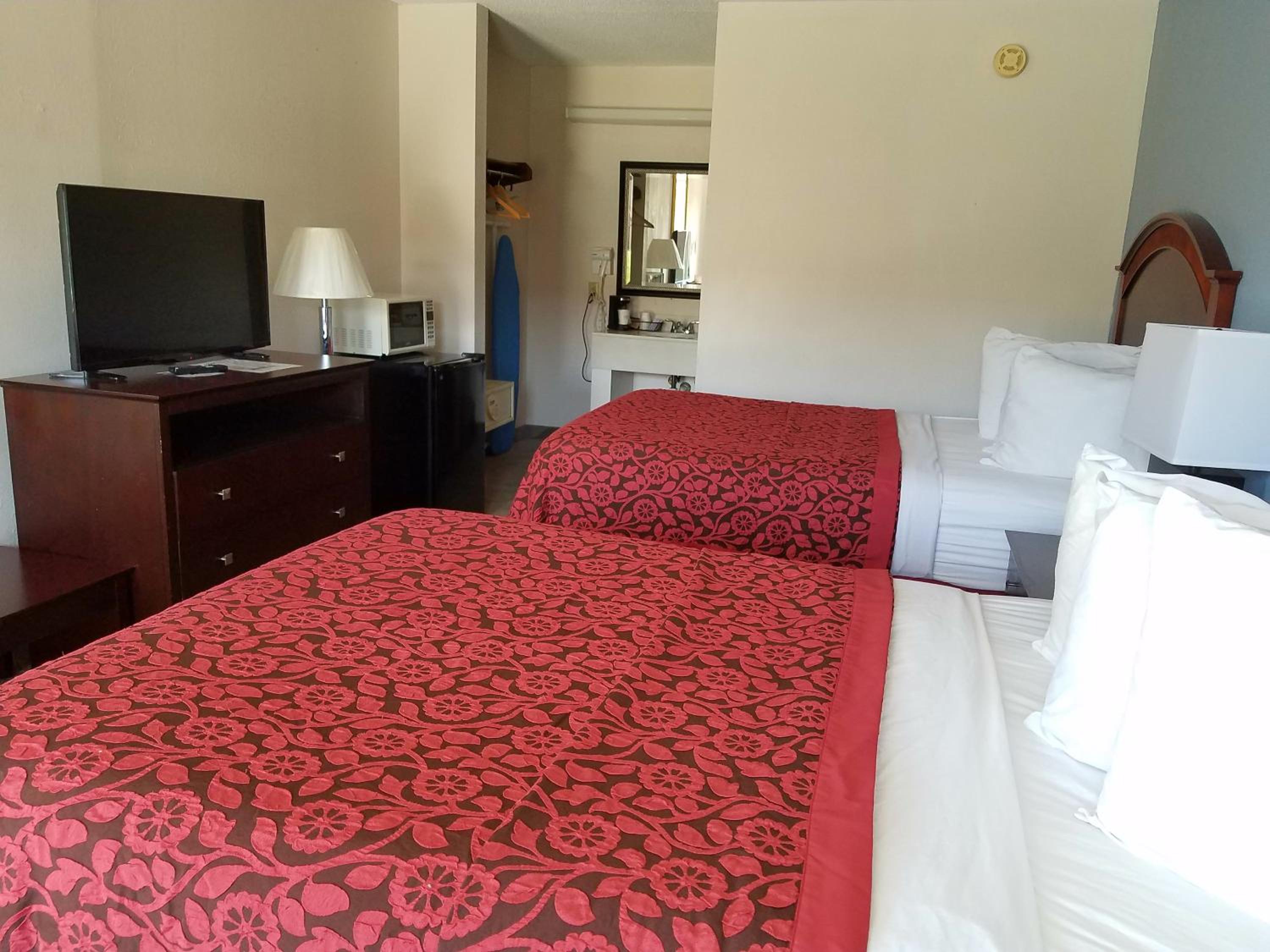 Richmond Vacations - Days Inn by Wyndham Richmond - Property Image 10