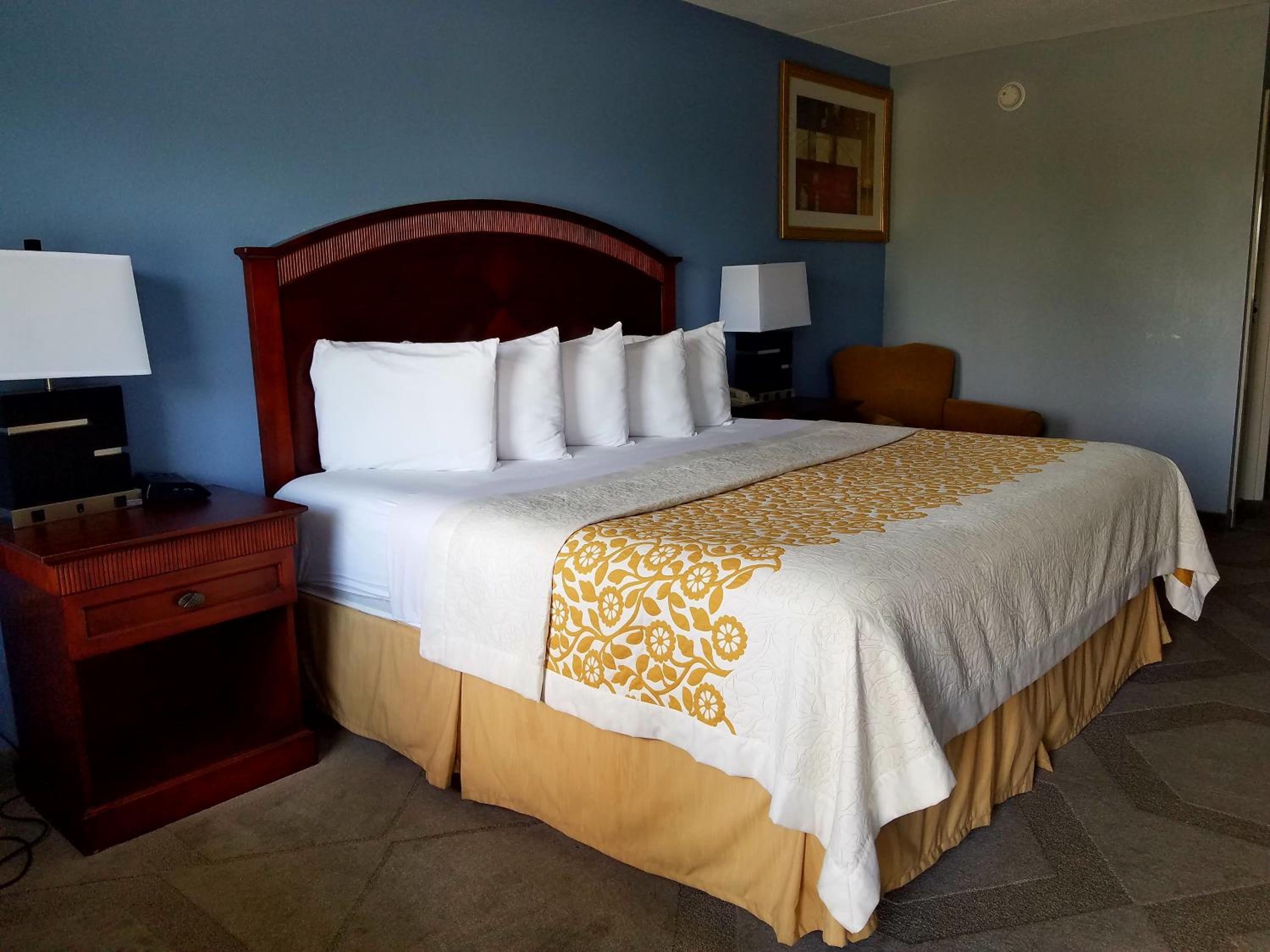 Richmond Vacations - Days Inn by Wyndham Richmond - Property Image 39