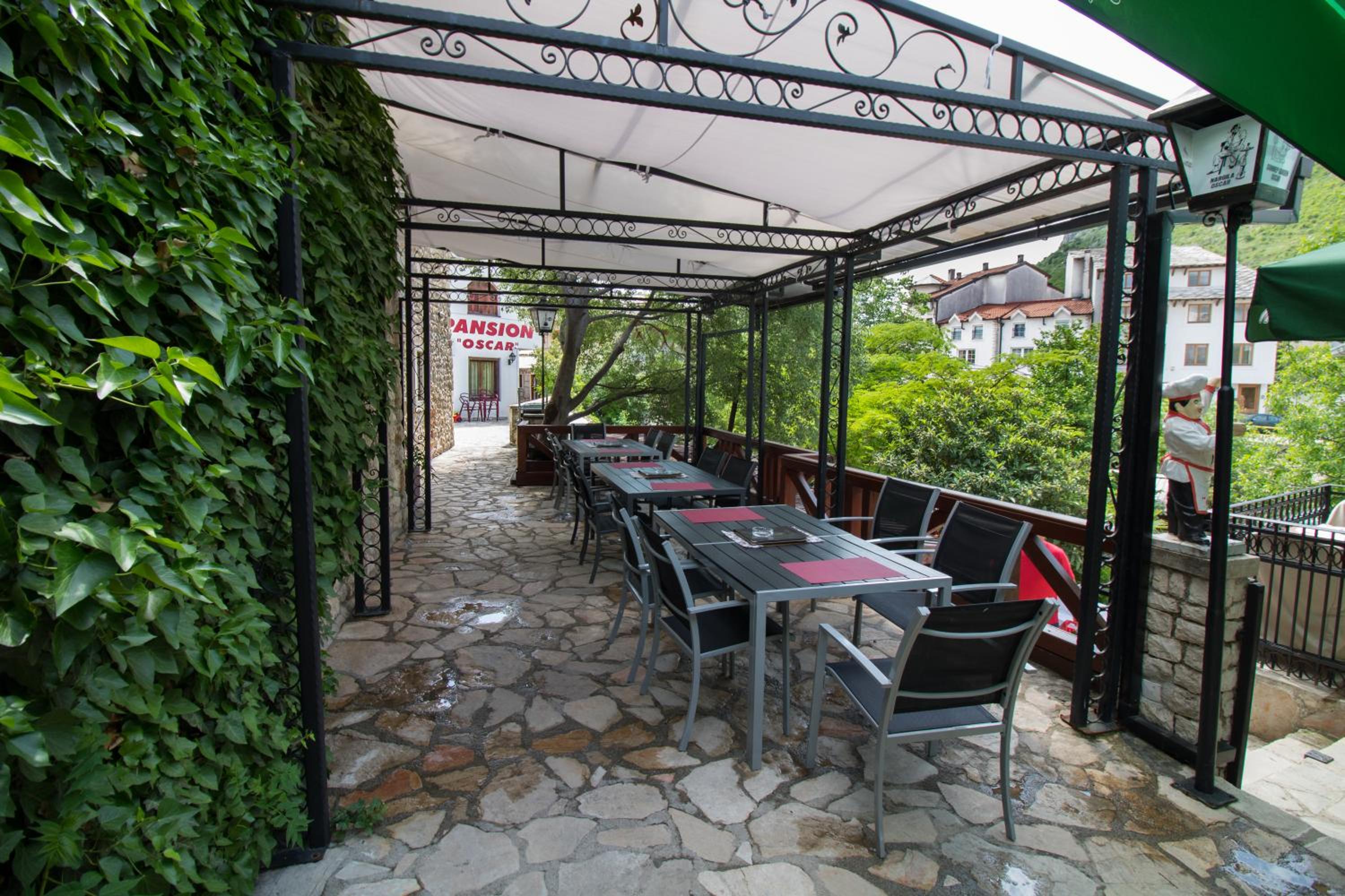 Pansion Oscar Summer Garden