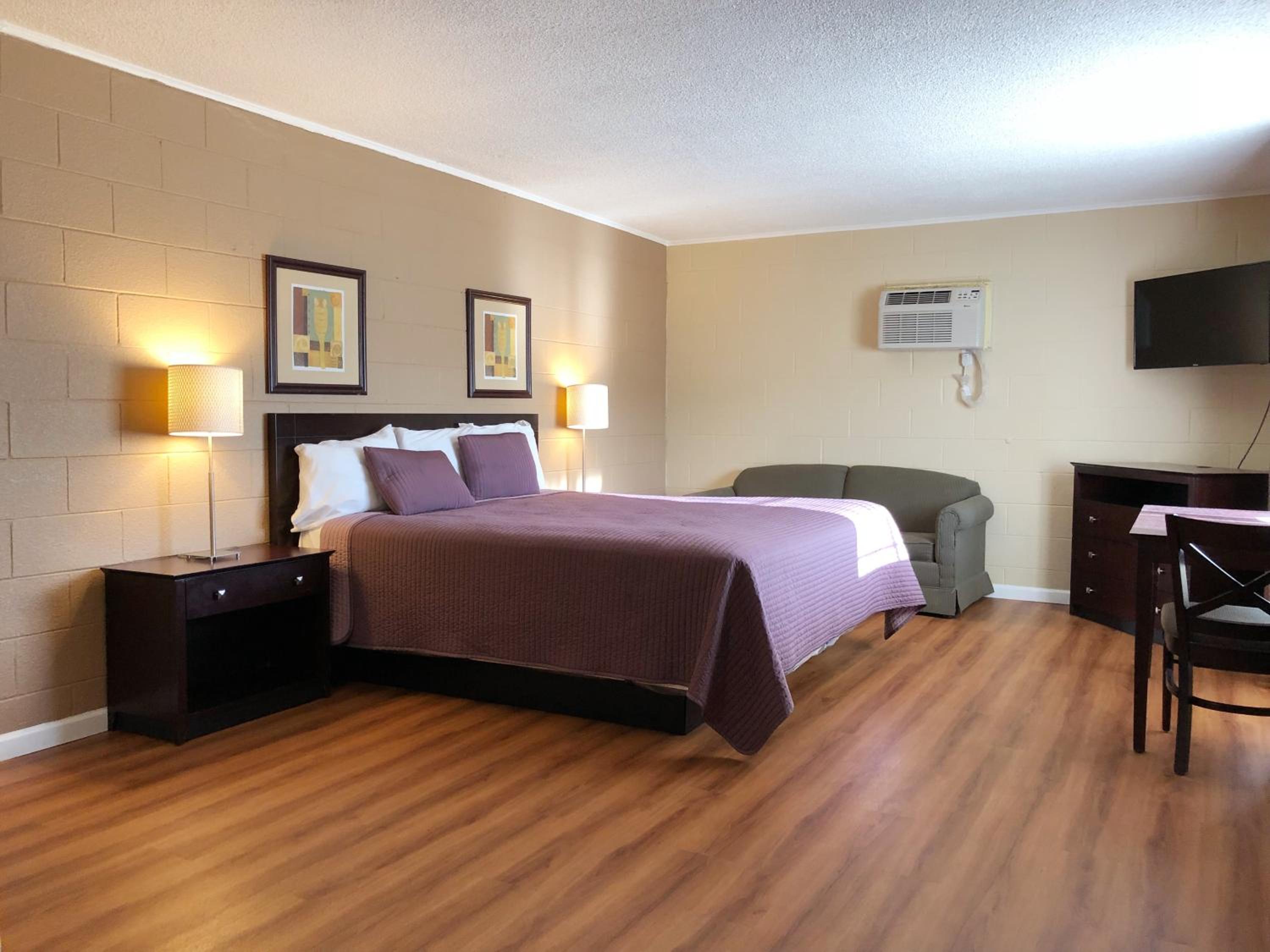 Hemet Vacations - Royal Inn and Suites - Property Image 21