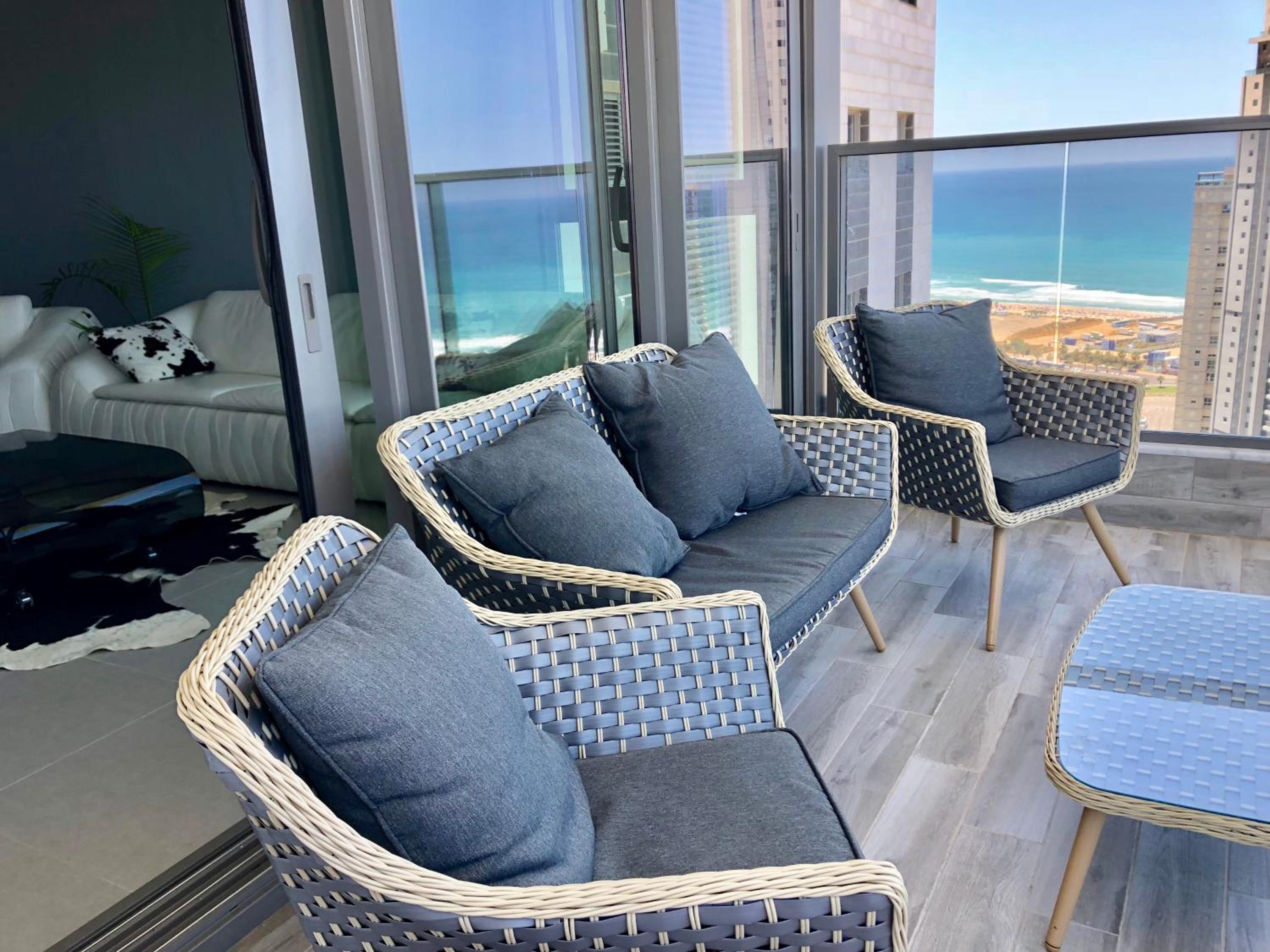 Apartment "Style City" With Sea View