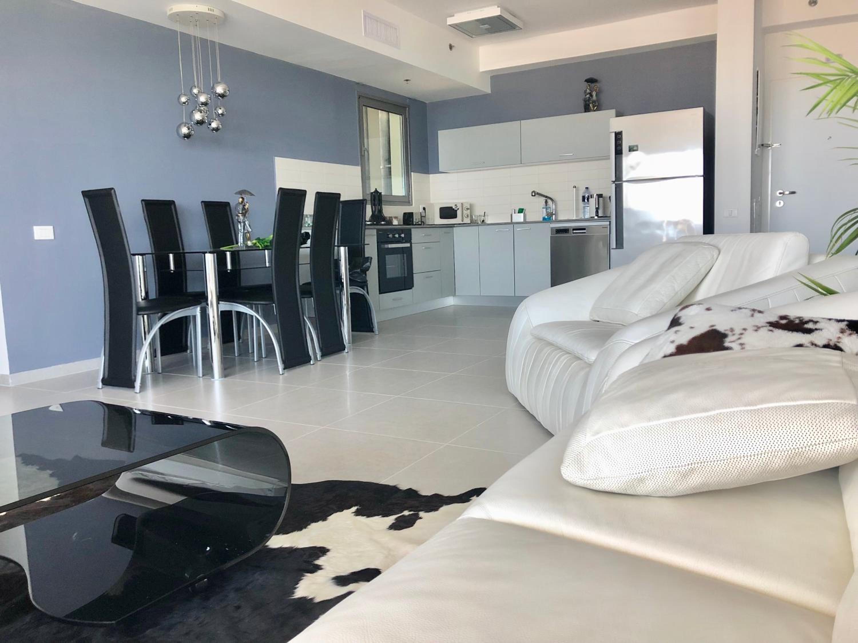 Apartment "Style City" With Sea View