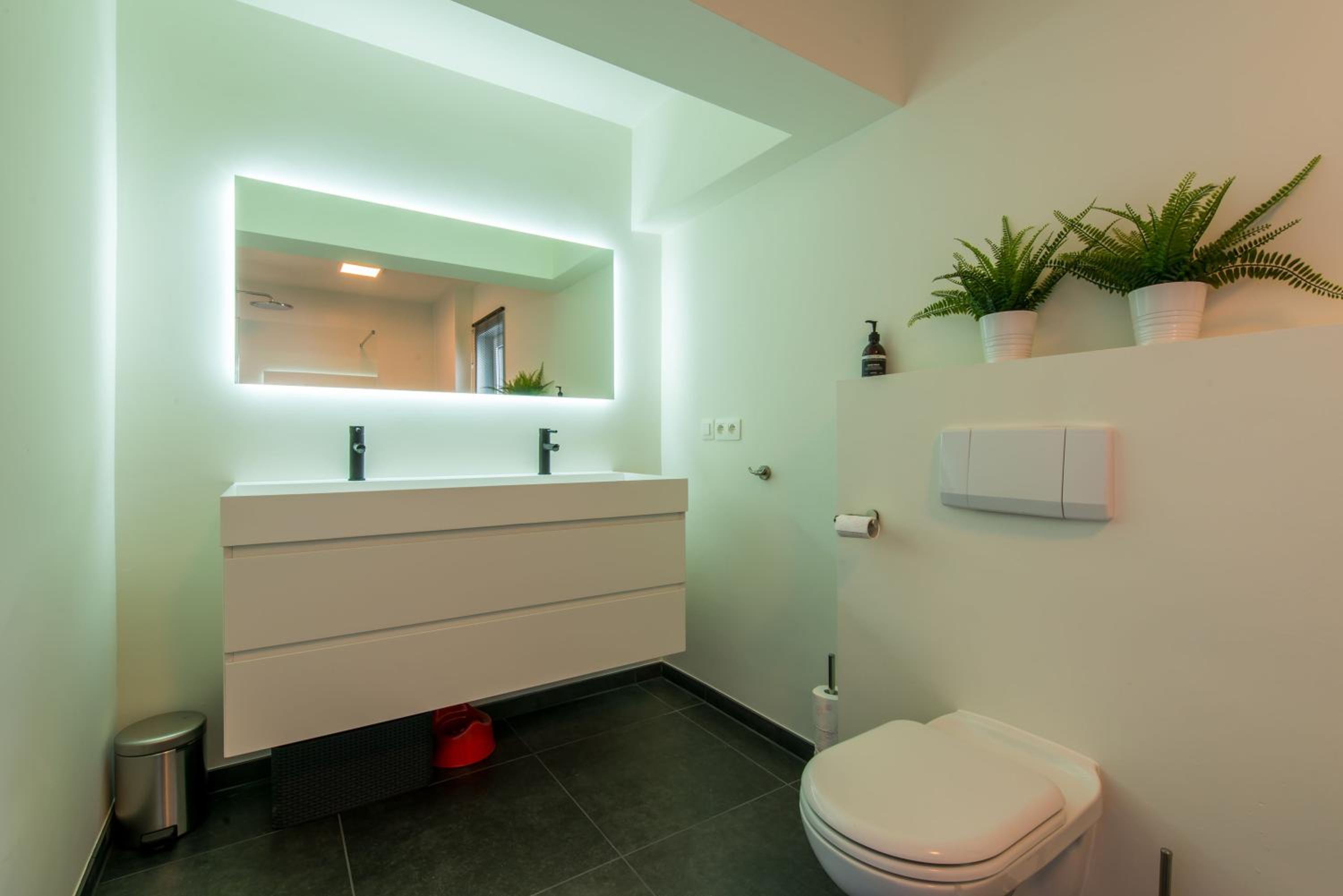 Modern & Large appt (8p.) ocean view & terrace