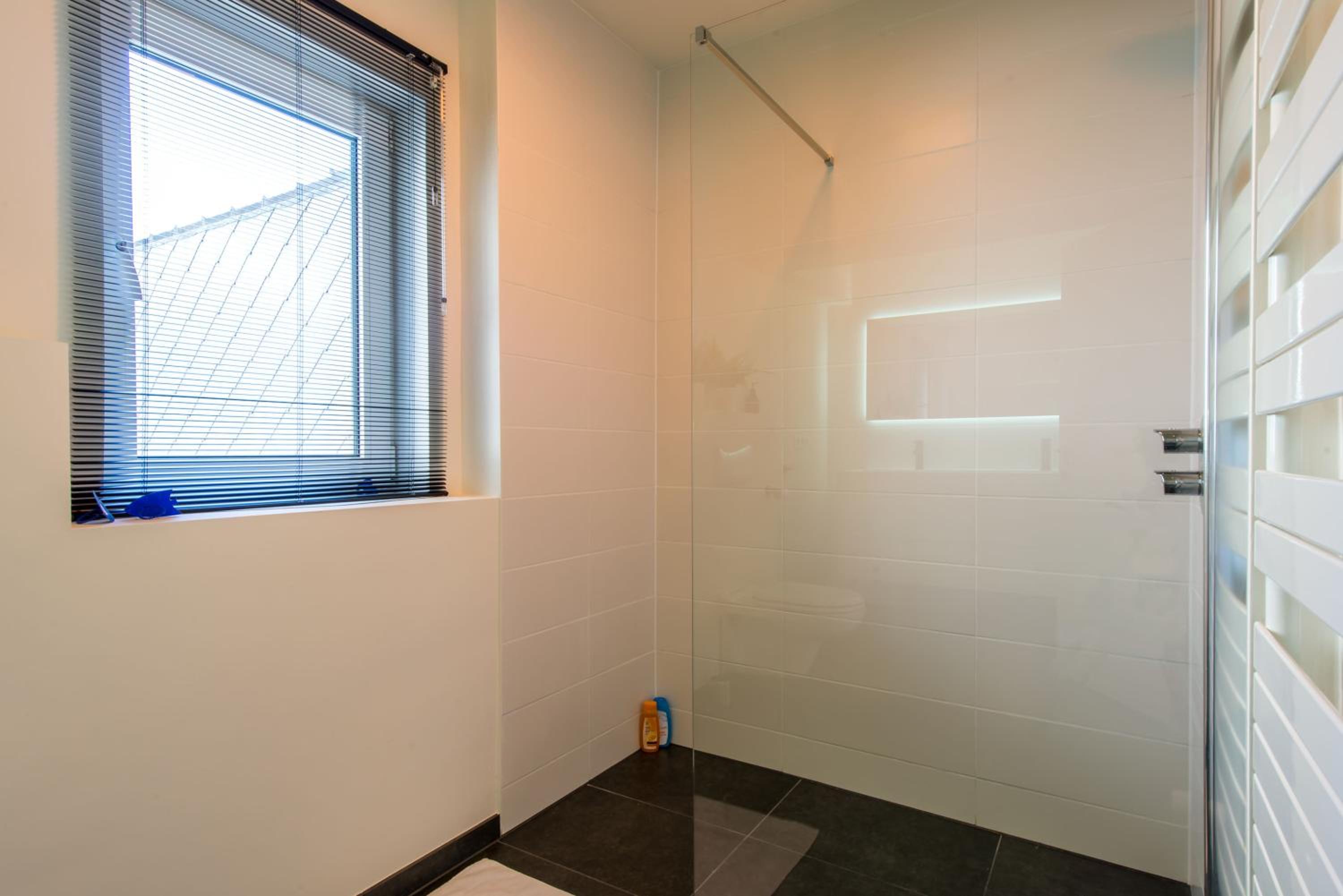 Modern & Large appt (8p.) ocean view & terrace