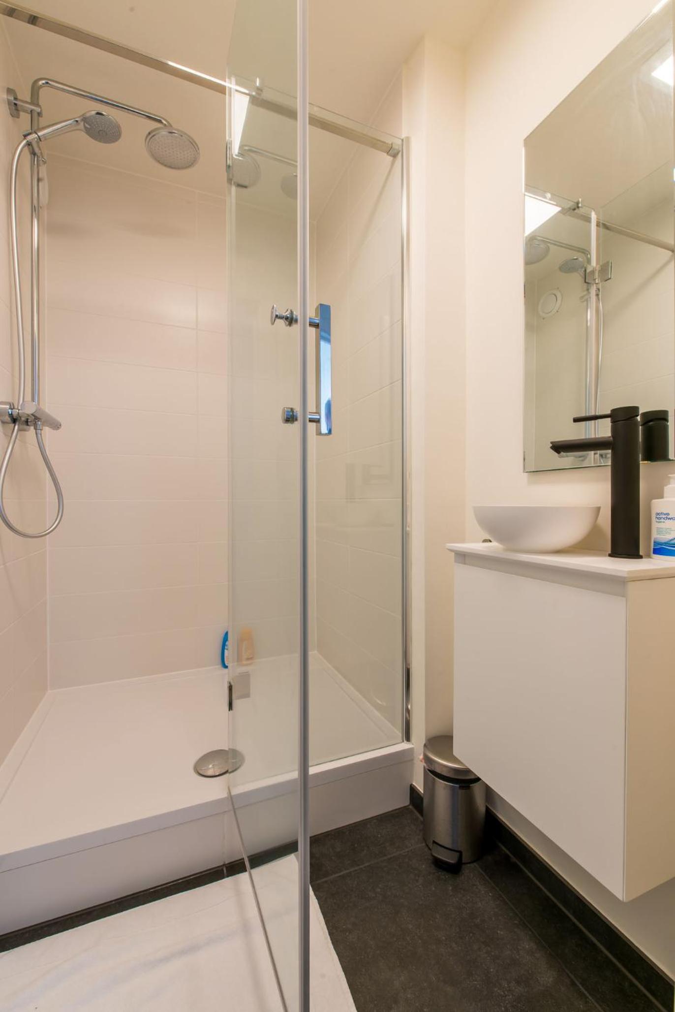 Modern & Large appt (8p.) ocean view & terrace