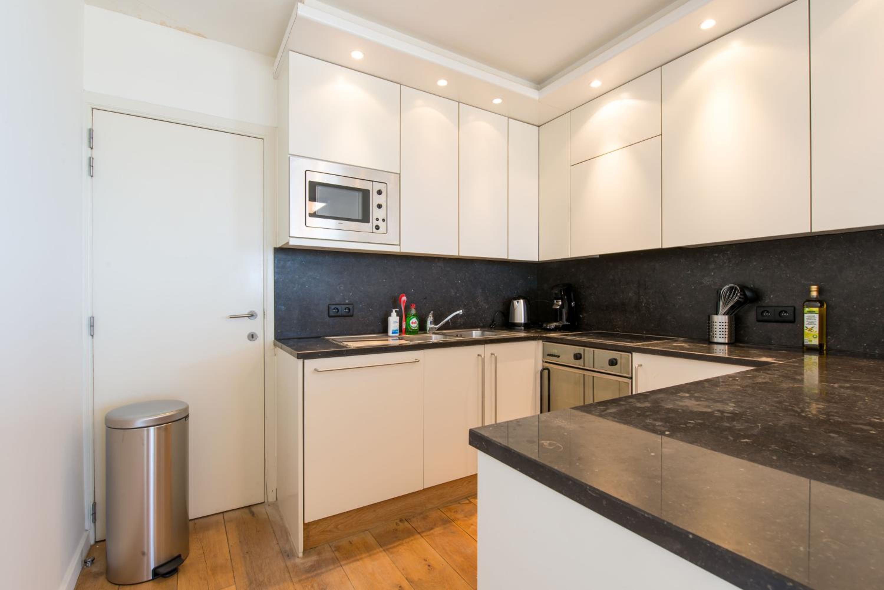 Modern & Large appt (8p.) ocean view & terrace