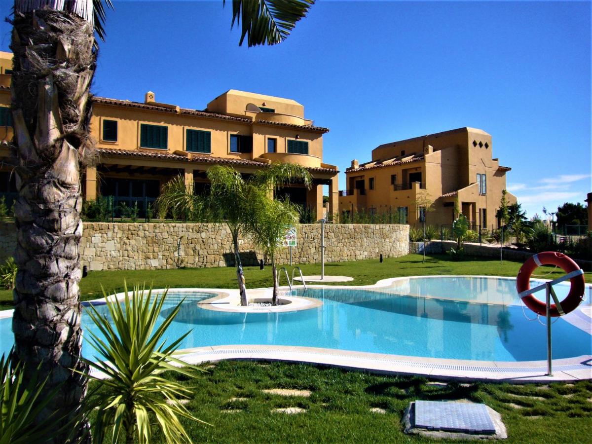 Sierra Cortina jardín, sol y playa view 4