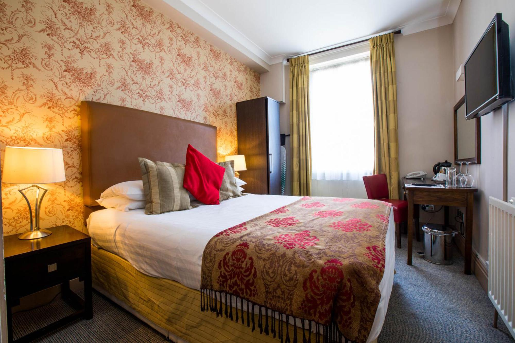 The Sun Hotel & Bar