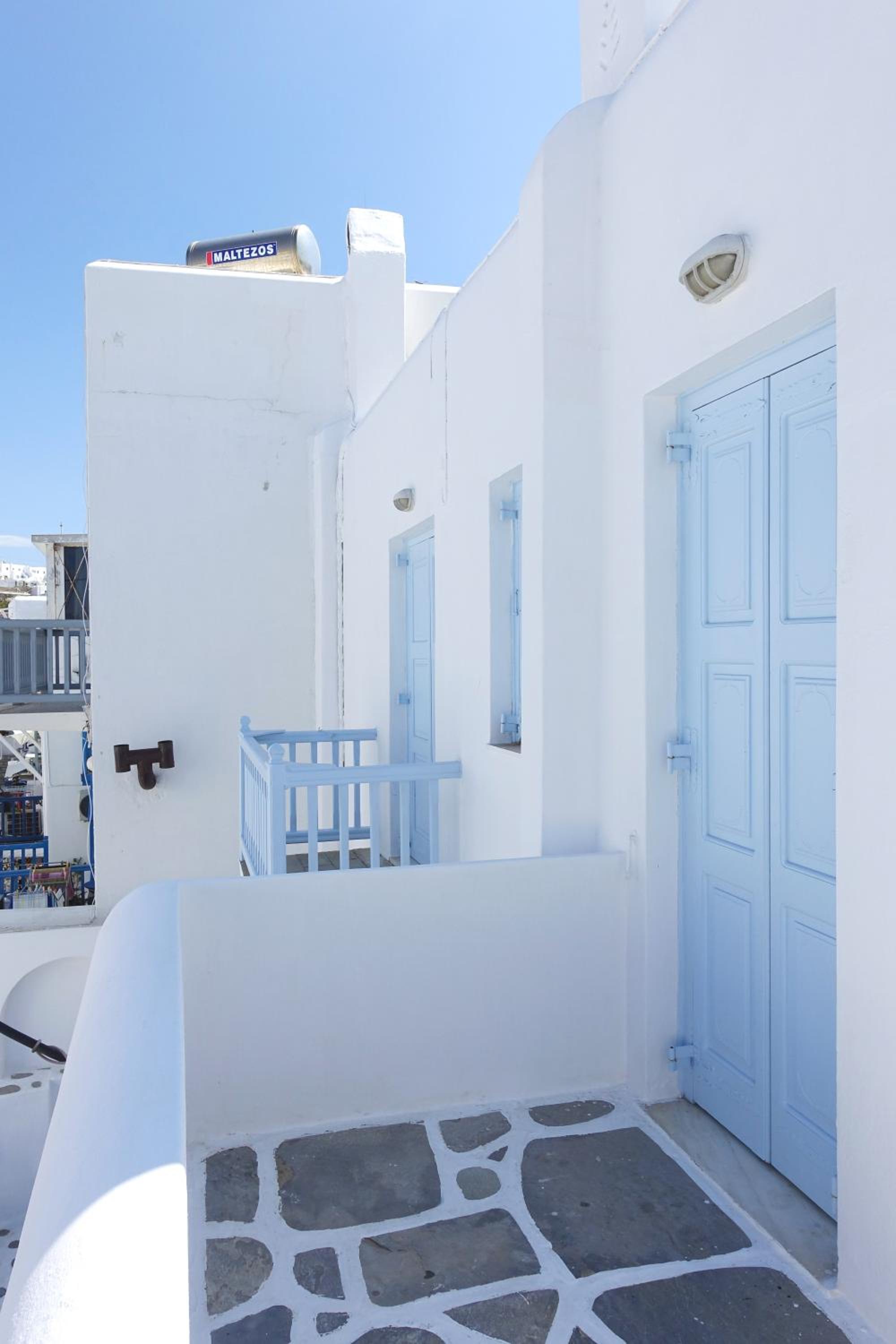 Le Coq Apartments