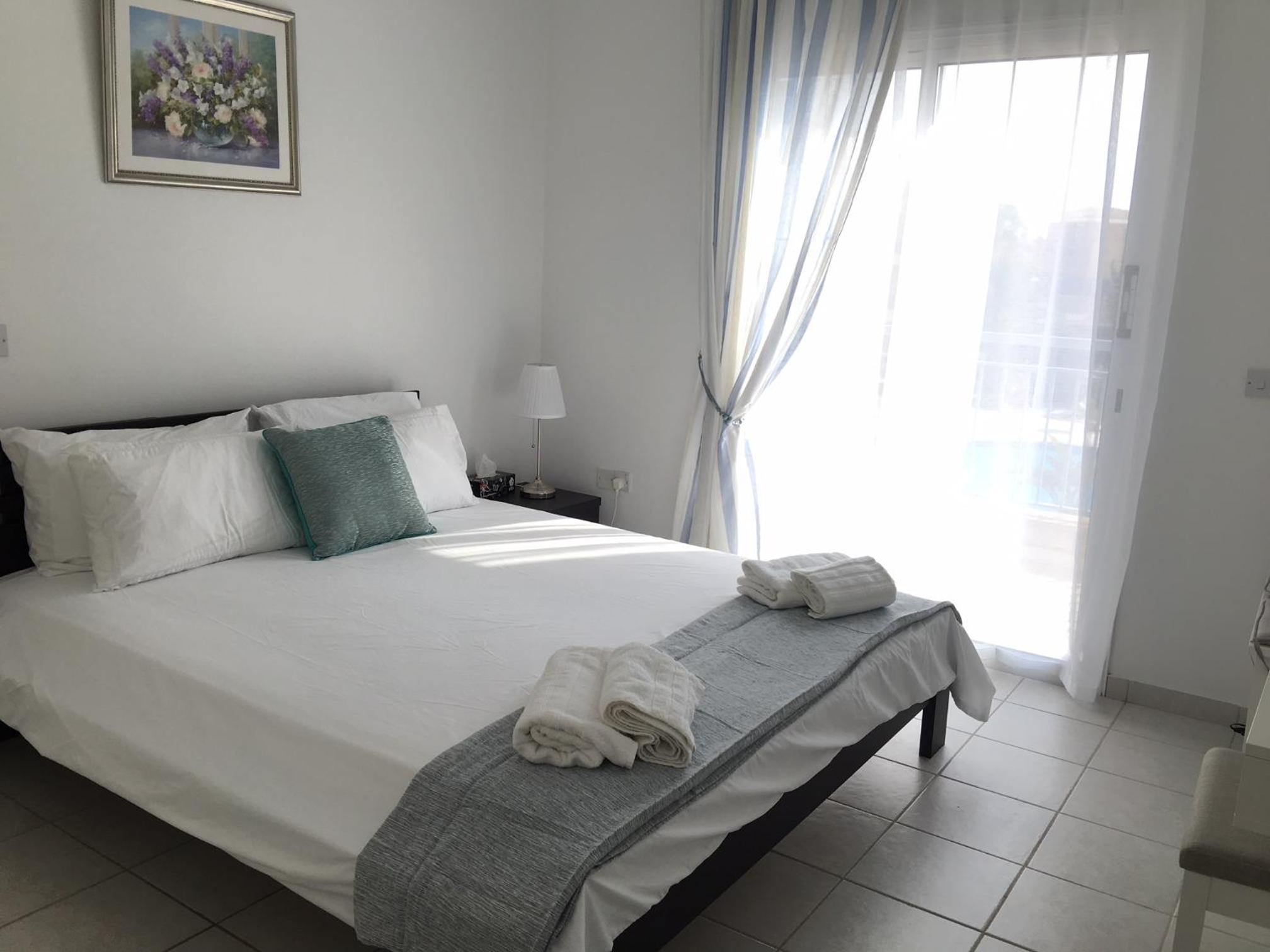Limnaria Gardens - Modern 1 bed, Walk to Beach & Shops