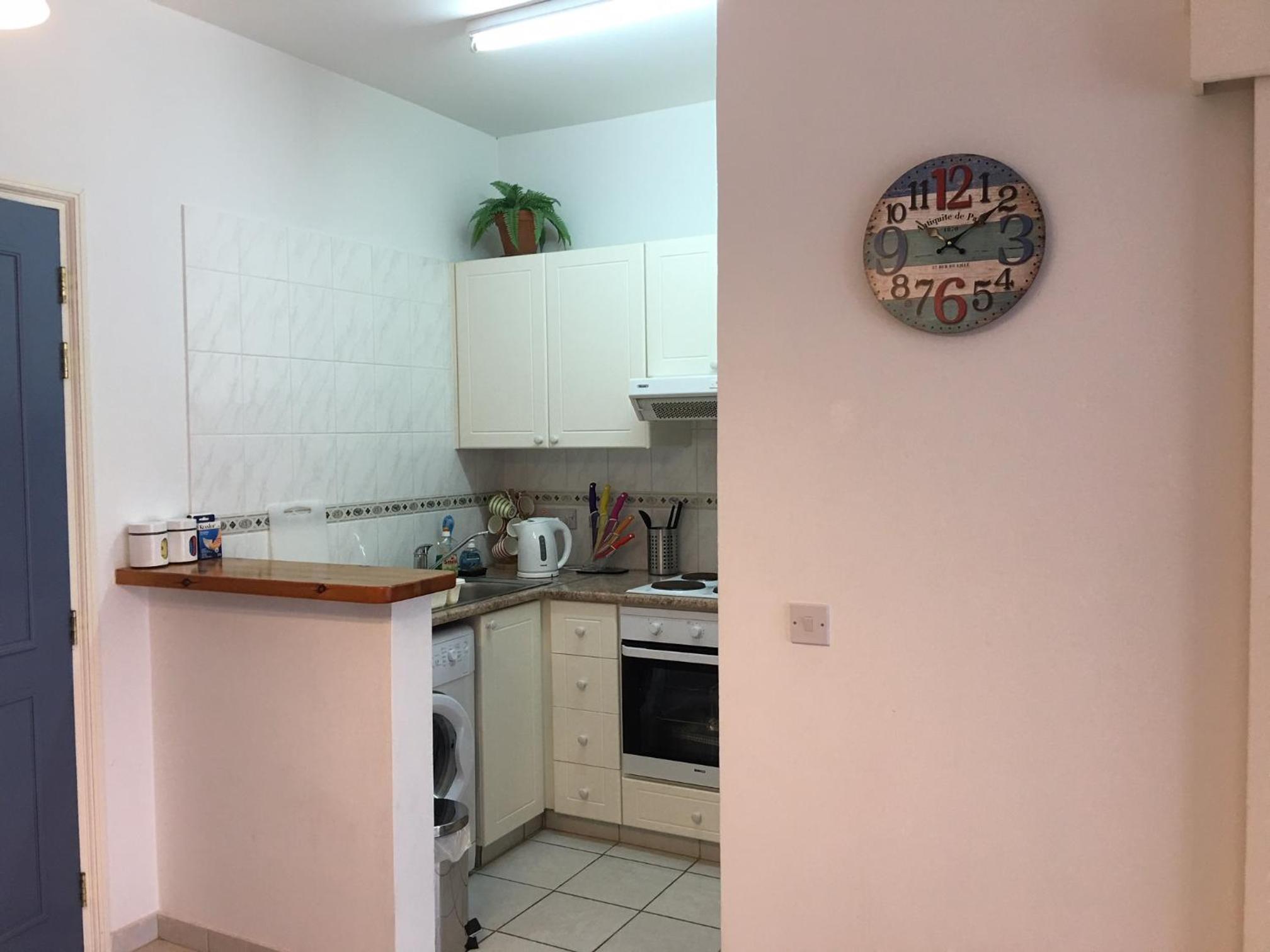 Limnaria Gardens - Modern 1 bed, Walk to Beach & Shops