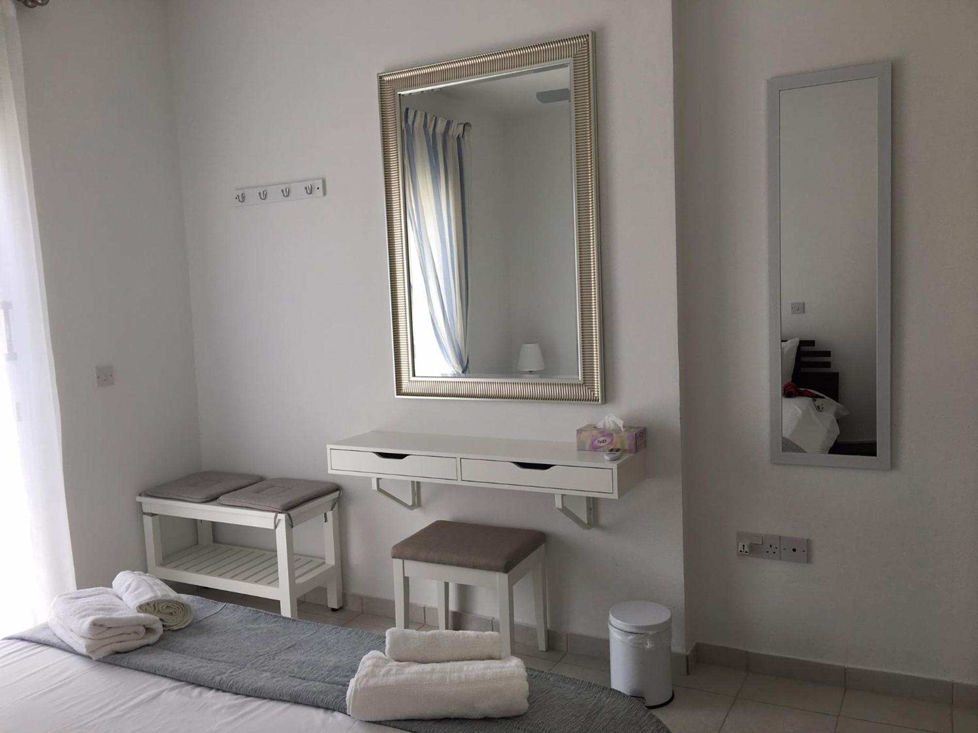 Limnaria Gardens - Modern 1 bed, Walk to Beach & Shops