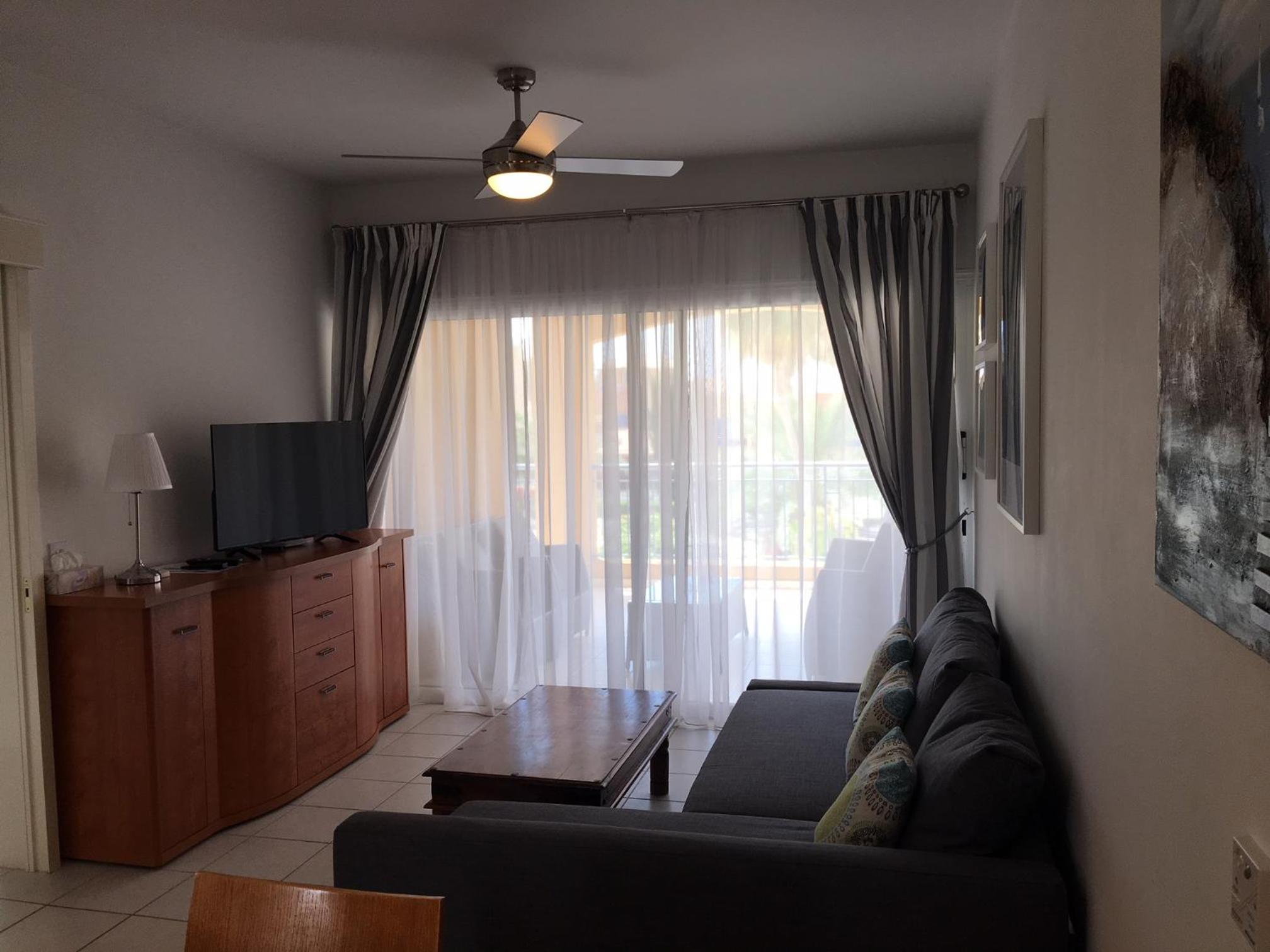 Limnaria Gardens - Modern 1 bed, Walk to Beach & Shops