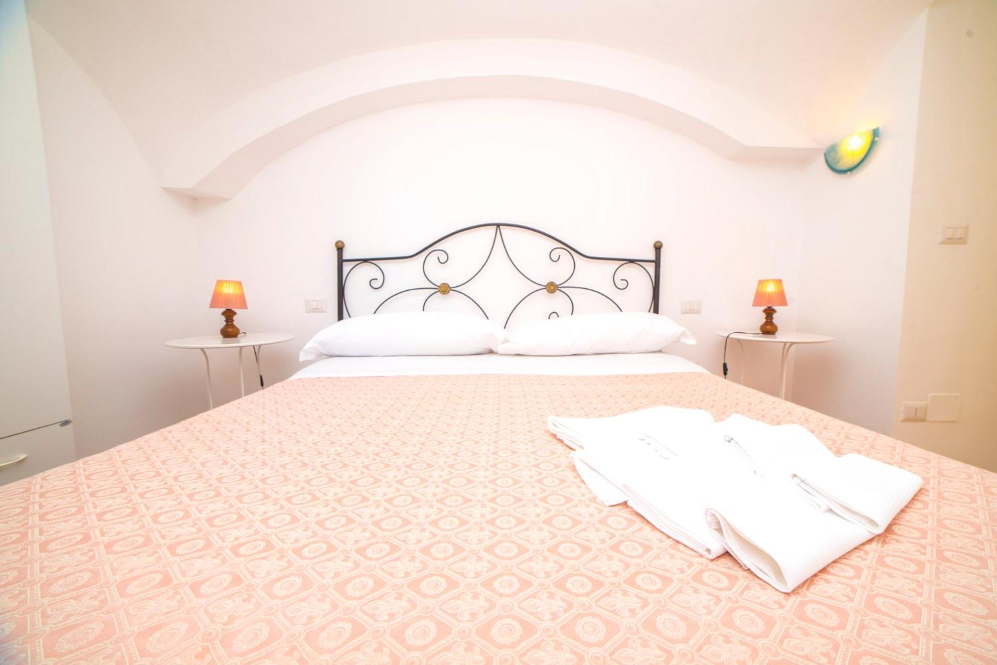 Il Borghetto Apartments & Rooms