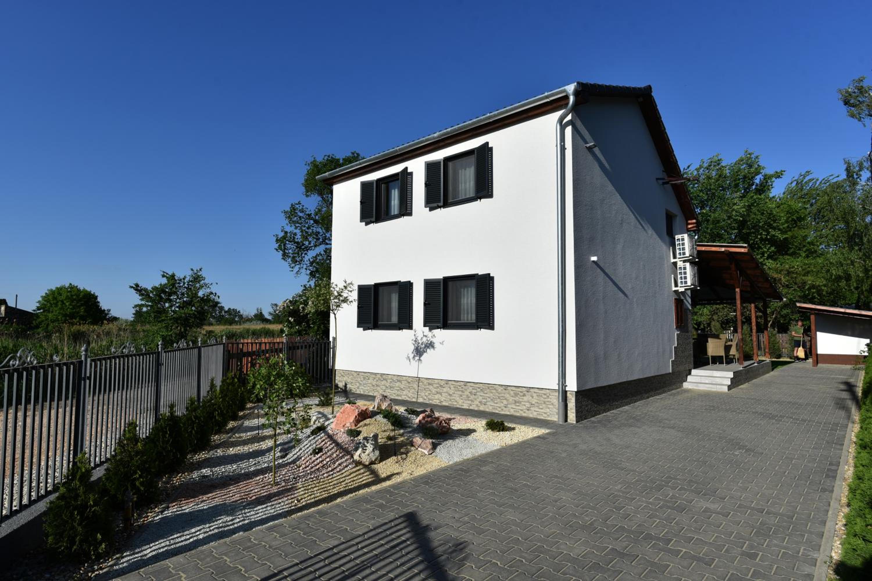Sirály Apartman view 3