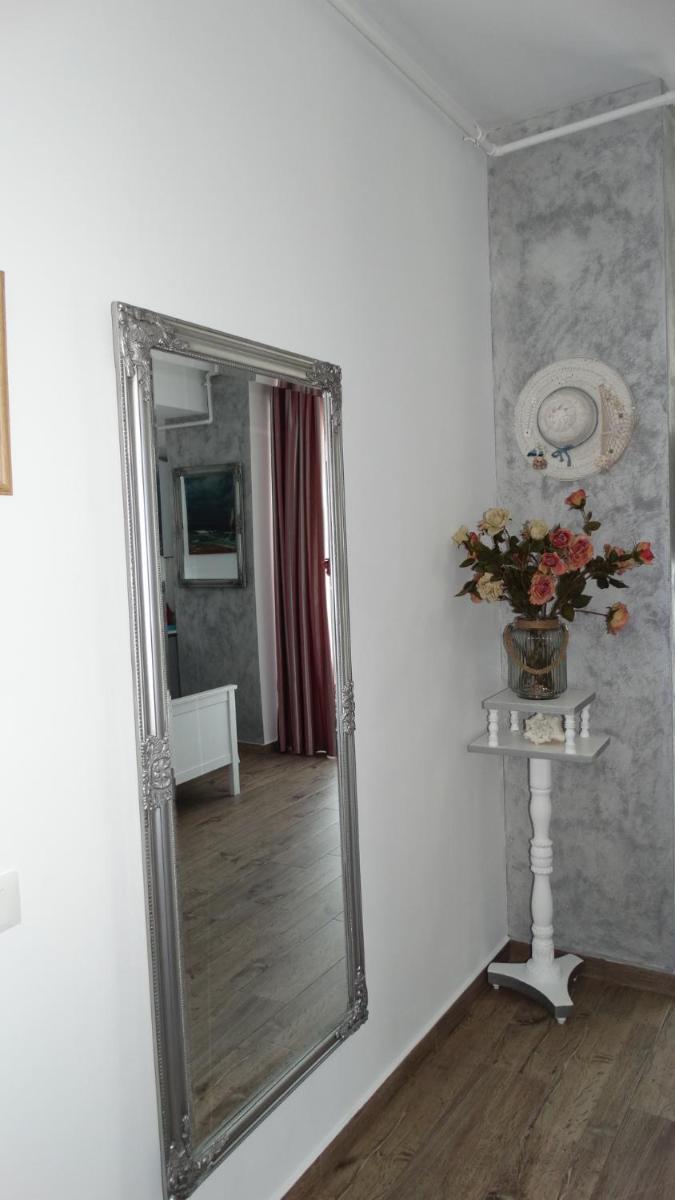 Bluemarina Apartamente - Image 5