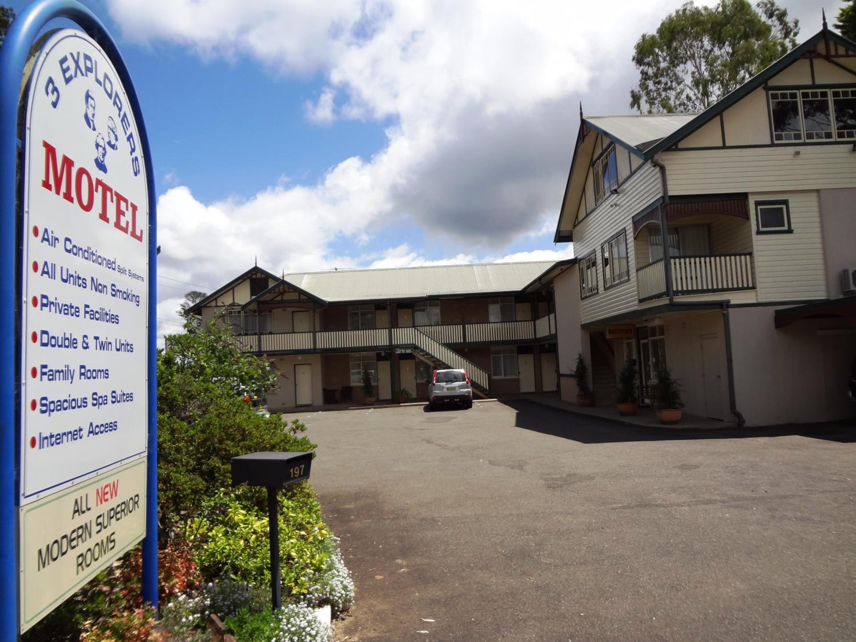 Three Explorers Motel