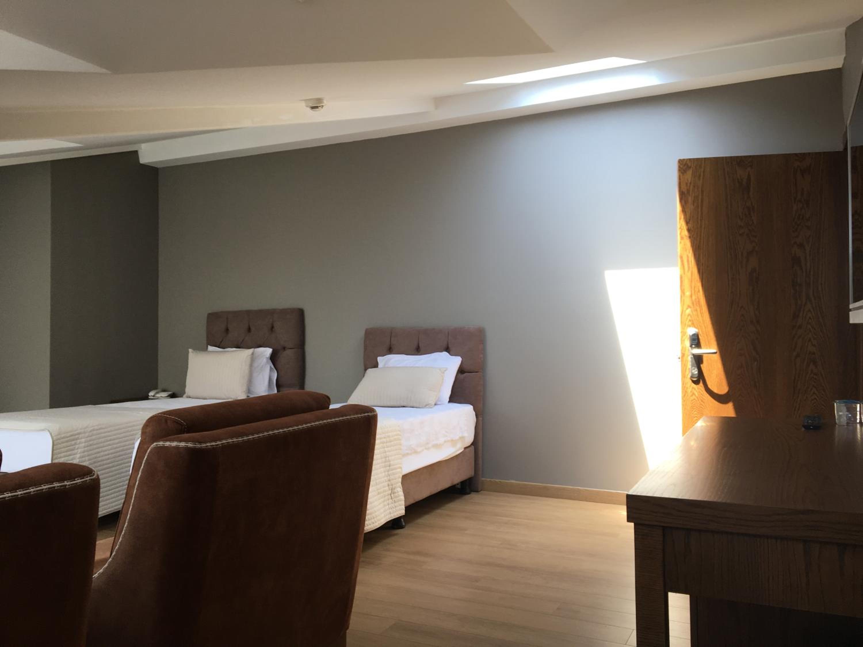 The Elegant Otel - Image 17