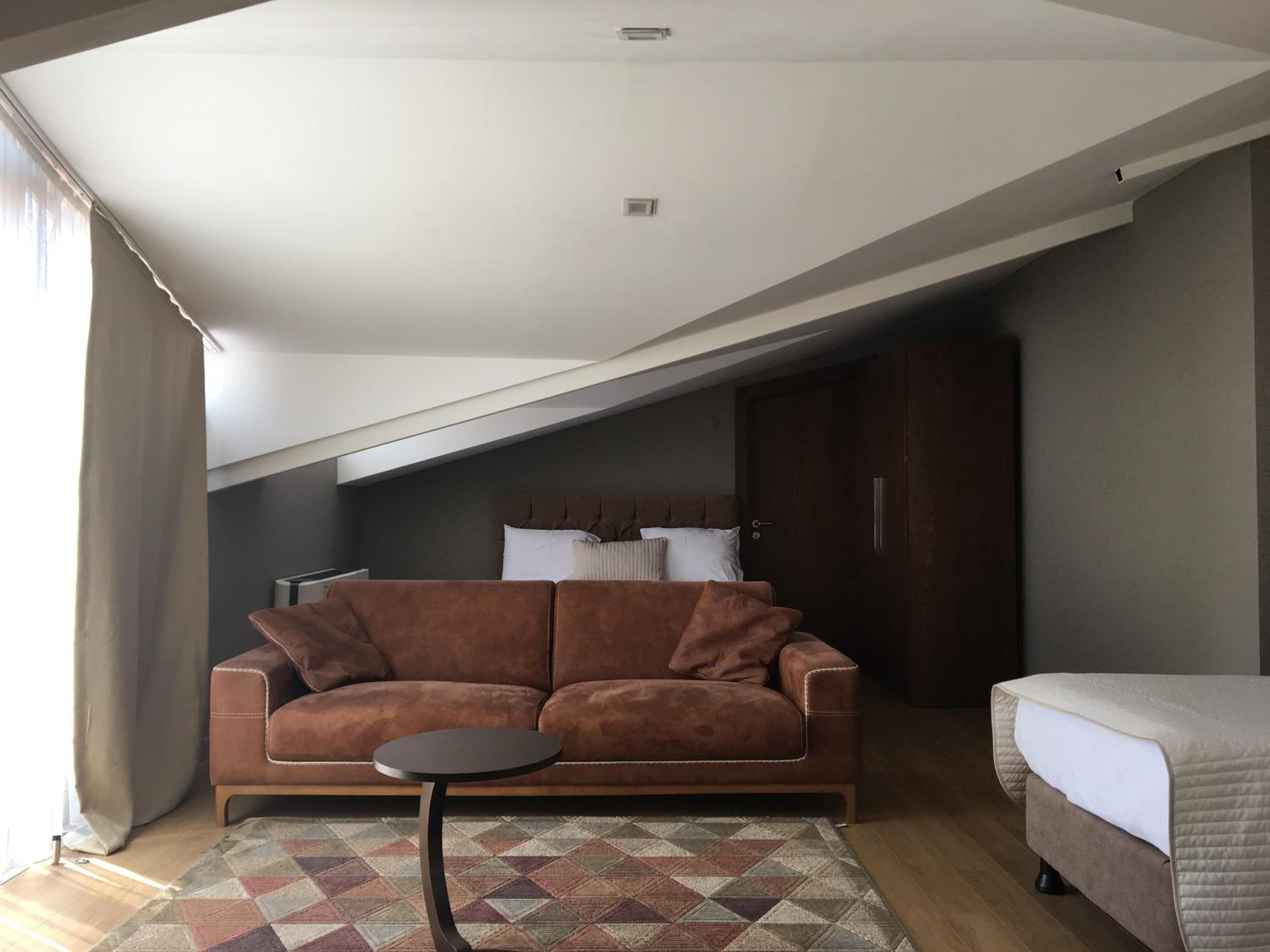 The Elegant Otel - Image 18