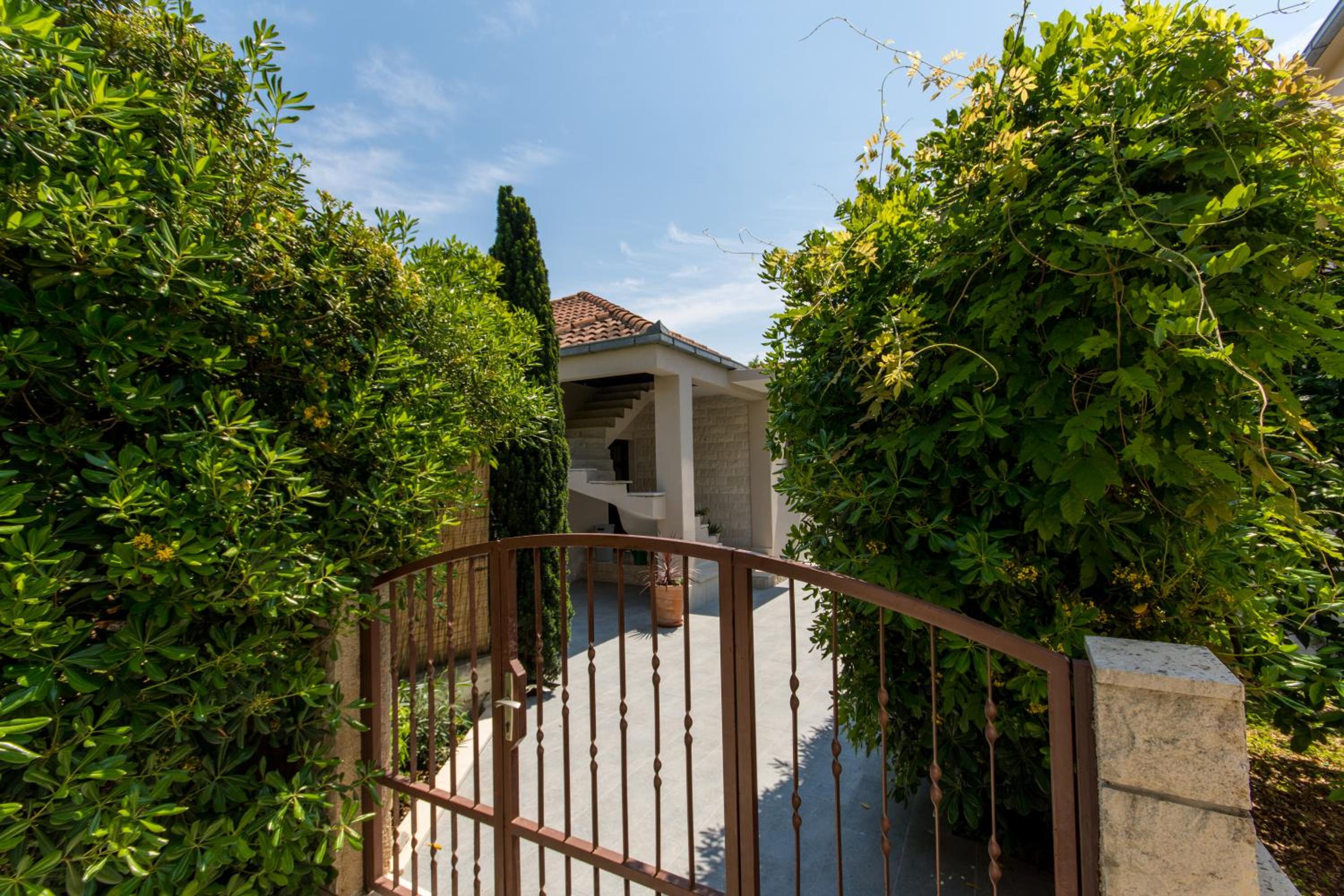Photo 9