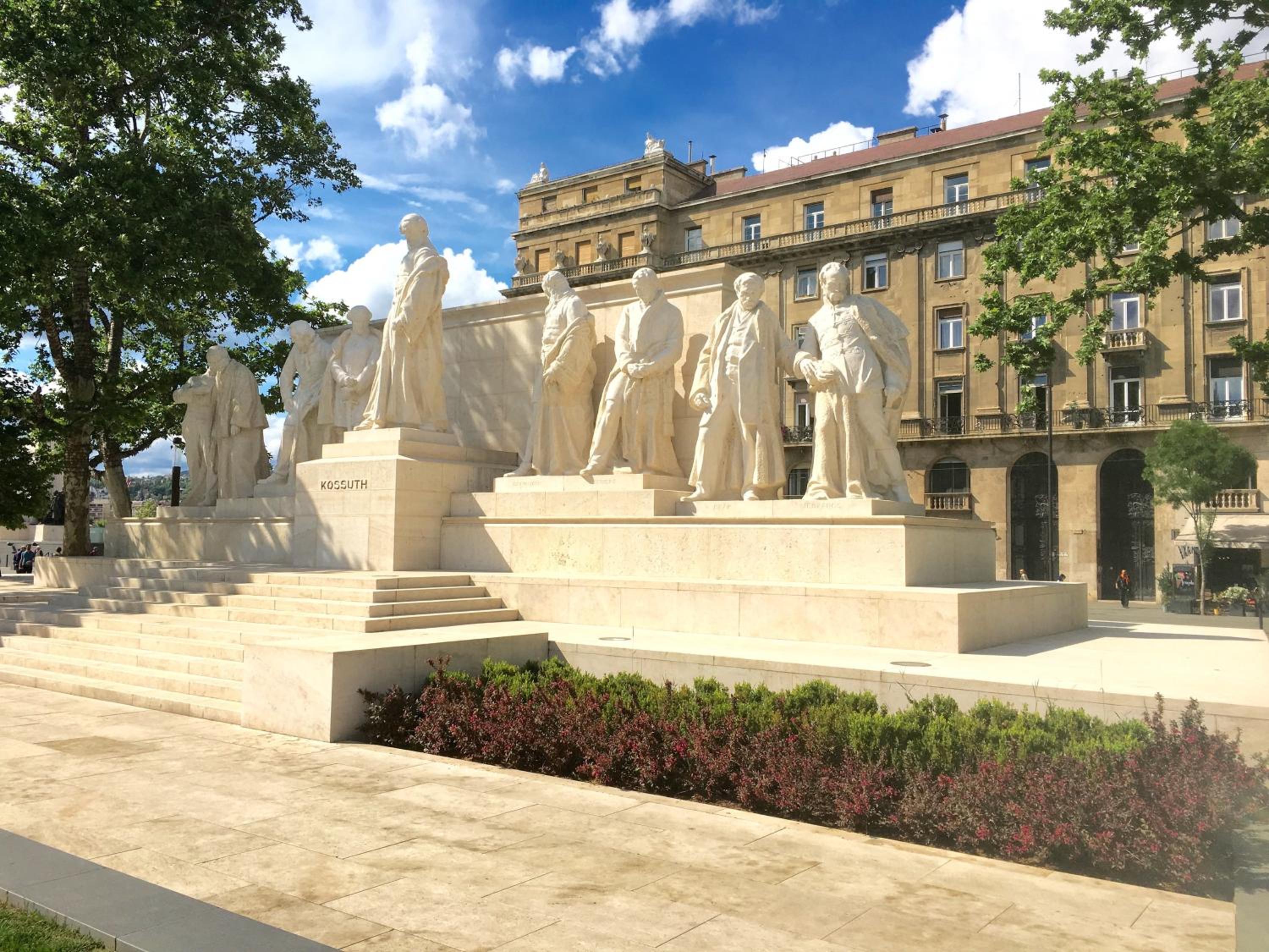 Anabelle Bed and Budapest