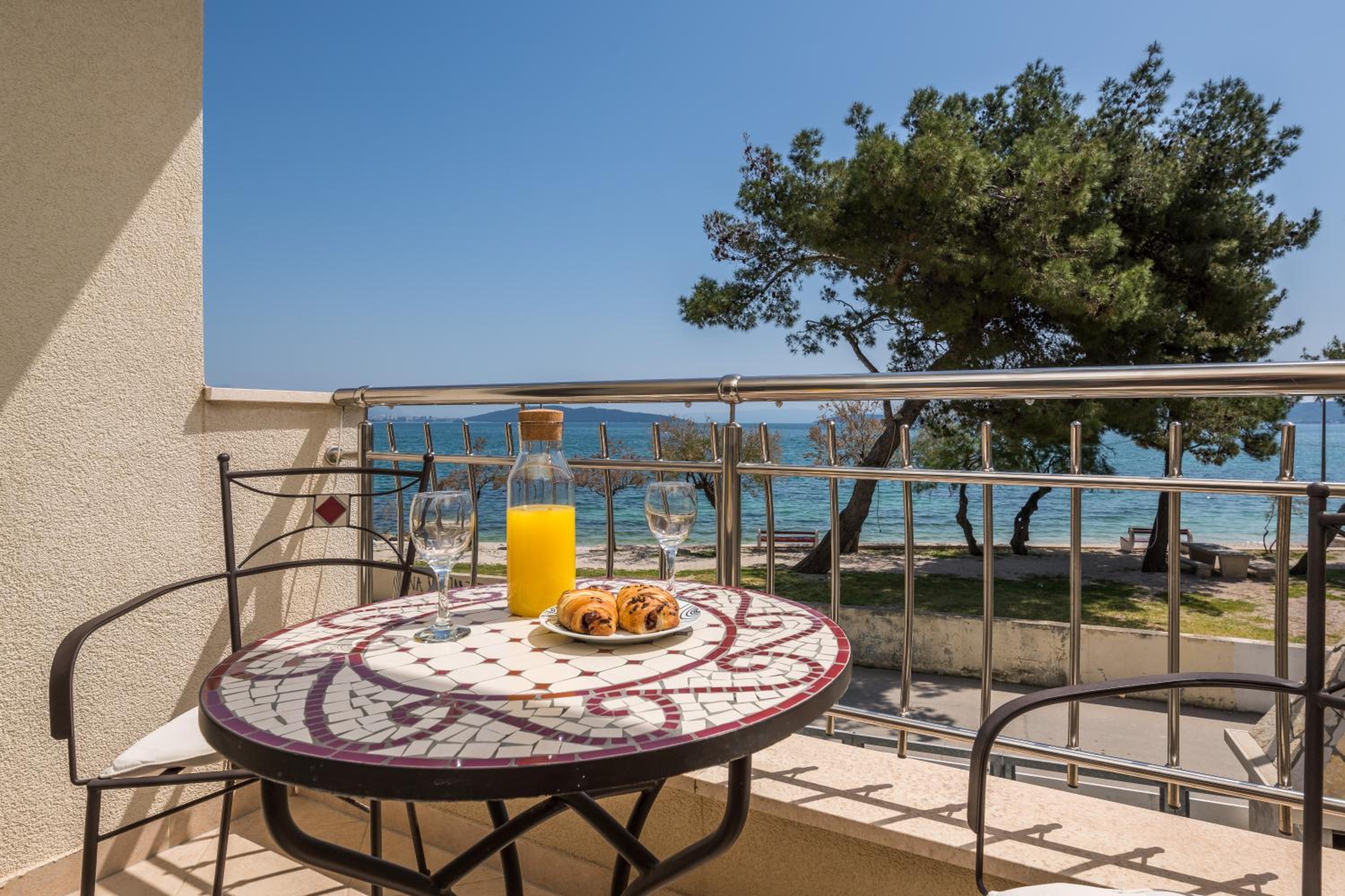 Beachfront Apartments Gabine