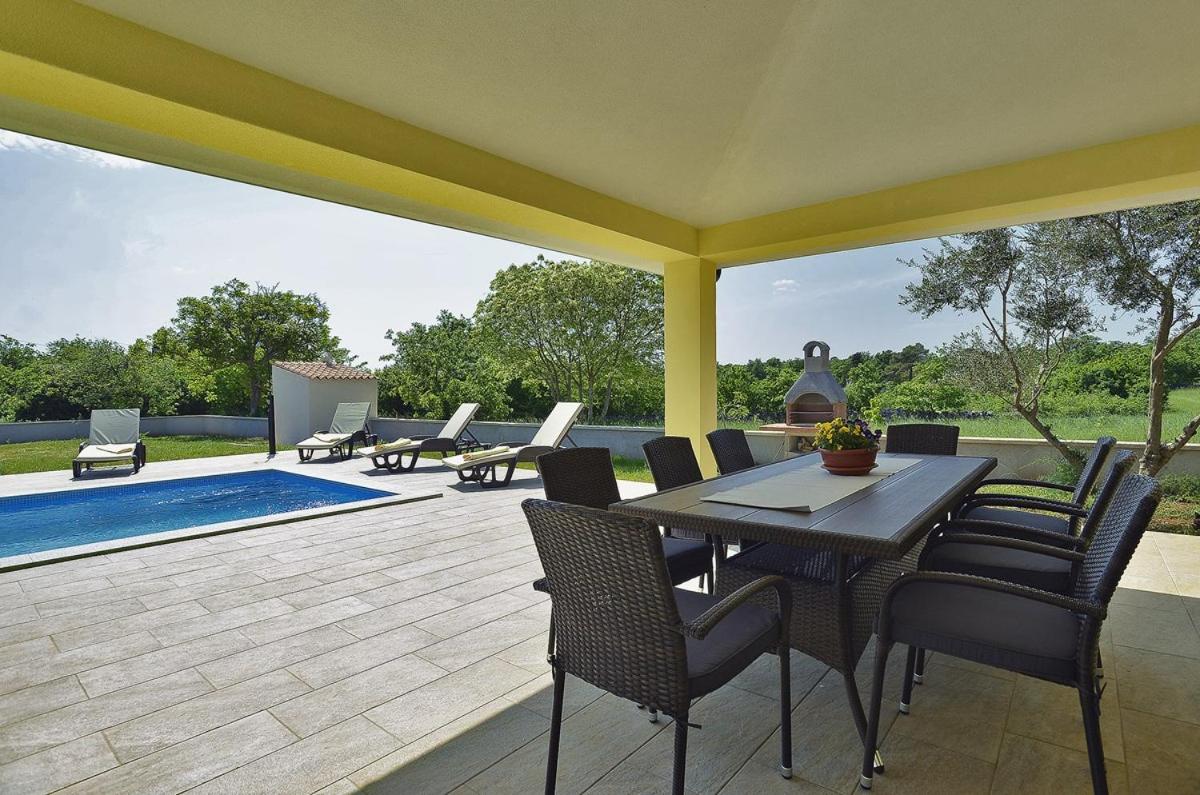 Villa Fiorina view 4
